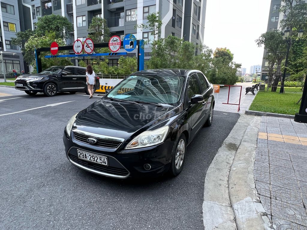 Ford Focus 2.0 Sedan Ghia 2011, Số tự động.-4