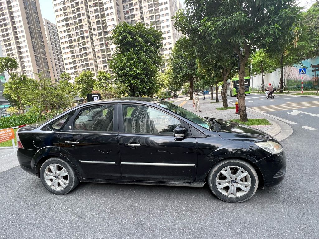 Ford Focus 2.0 Sedan Ghia 2011, Số tự động.-0