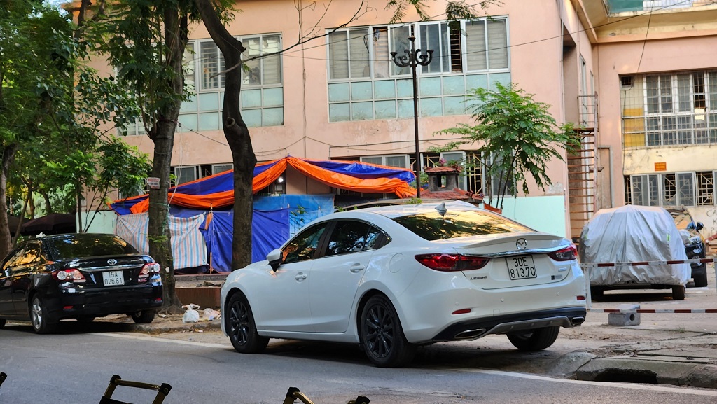 Mình hiện đang có nhu cầu bán xe ô tô Mazda6, máy 2.0. Xe mình chính chủ, đi giữ gìn nên còn khá mới.-2