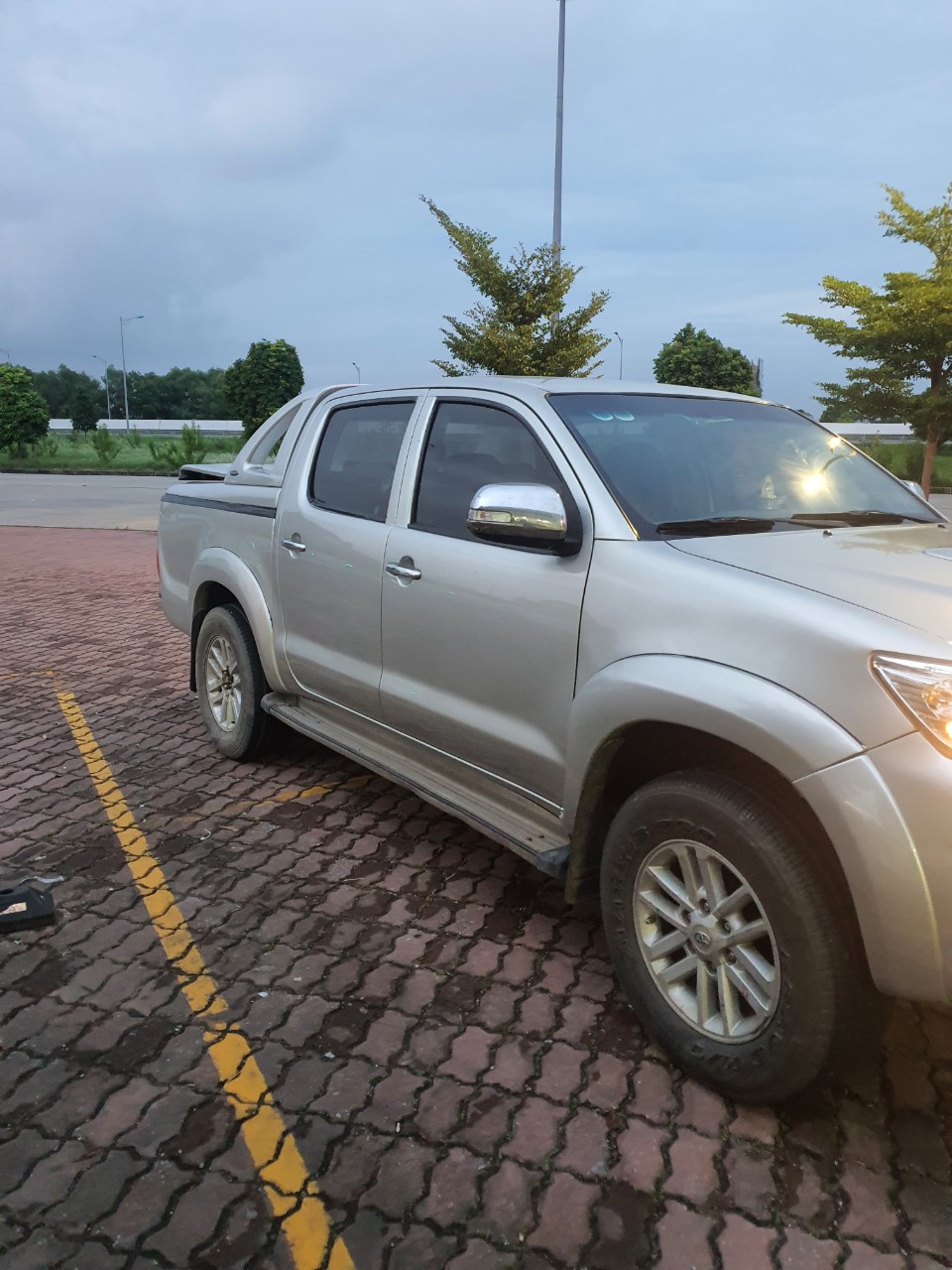 Chính chủ cần bán xe Hilux 2011 4x4-2