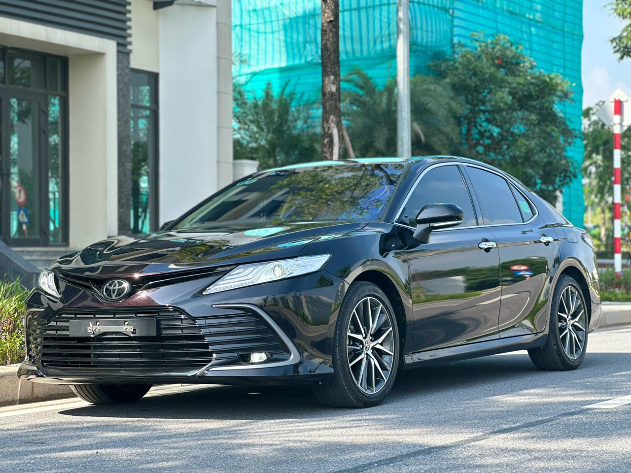 Toyota Camry 2.0Q 2022, Nâu Đen/Nâu. Xe nhập Thái, đăng ký tên tư nhân chính chủ - Cực Đẹp - Odo zin 24.000 Km!-8