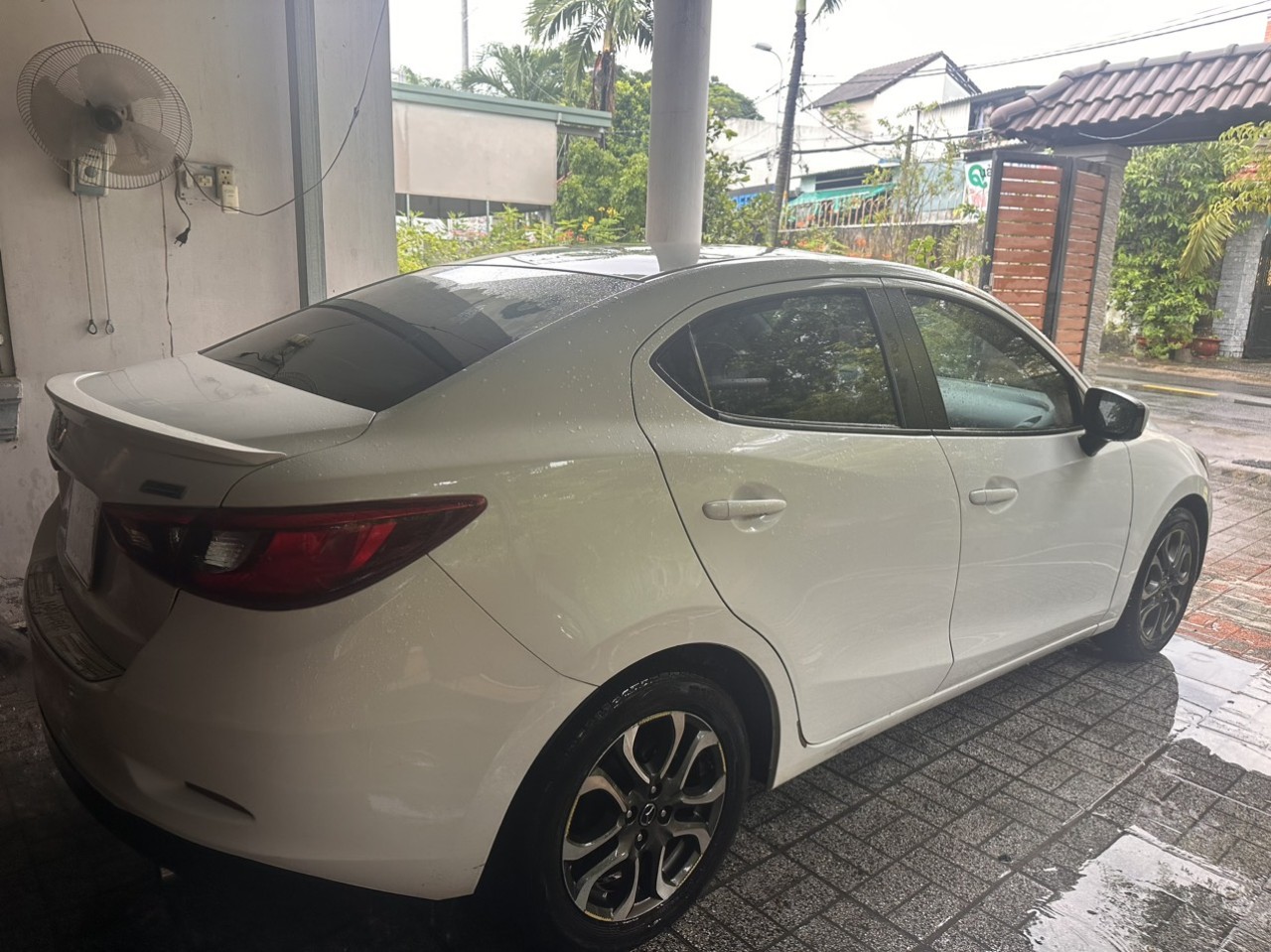 Bán Xe Sedan Phiên bản 1.5 at năm 2018 full option xe nhập chính hãng-0