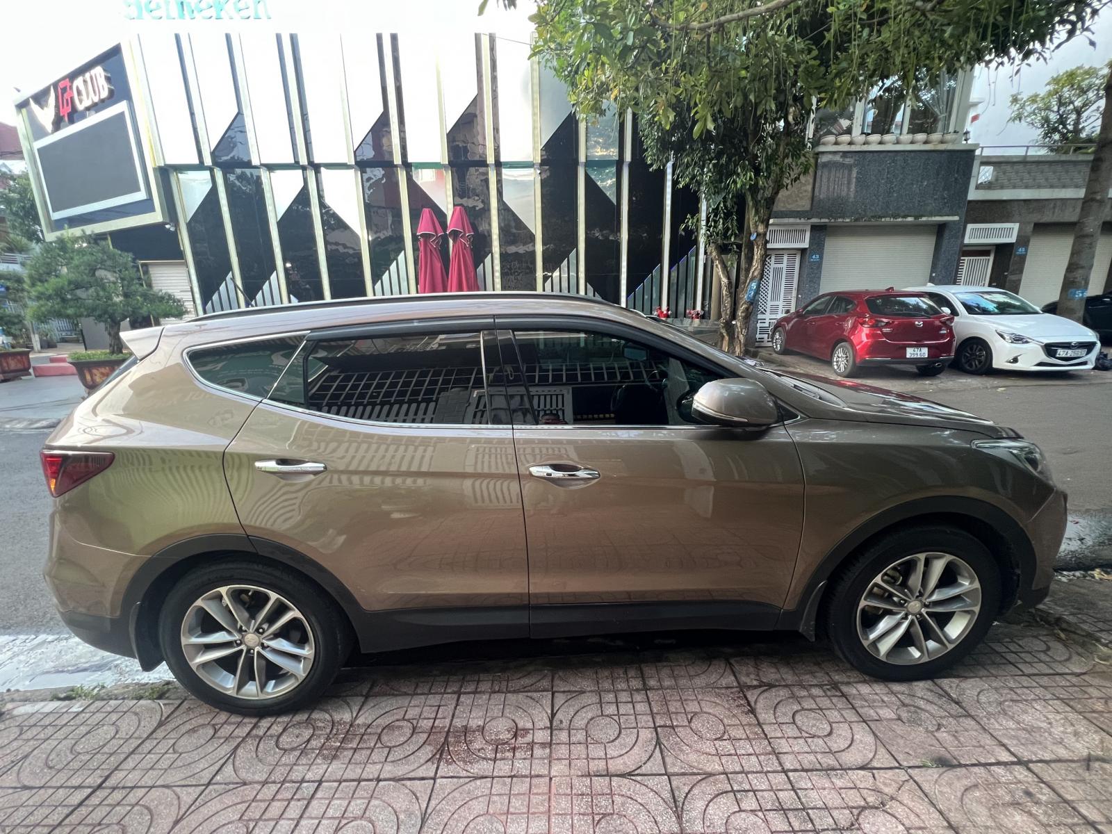 Cần Bán xe ô tô - Hyundai Santafe 2017 4WD máy xăng full  2 cầu -0