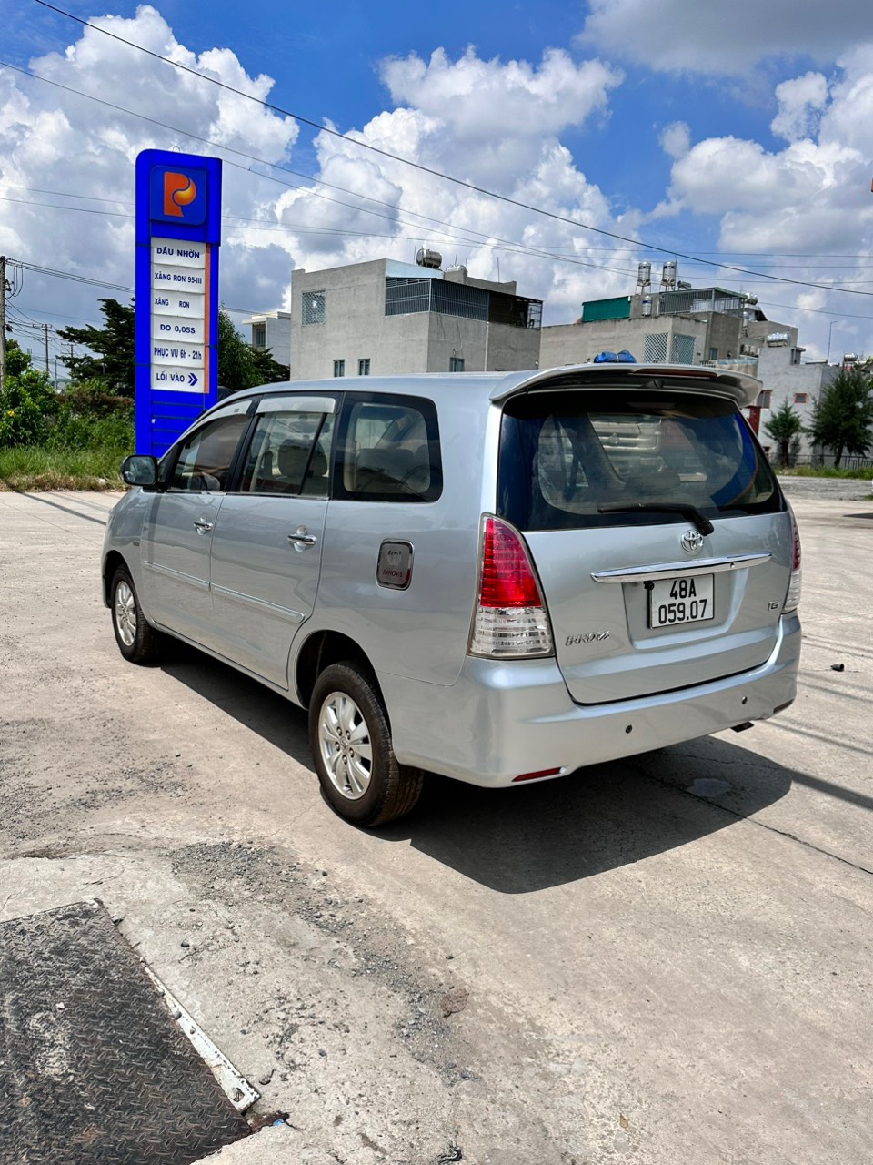GIA ĐÌNH CẦN BÁN XE INNOVA SẢN XUẤT 2011-1