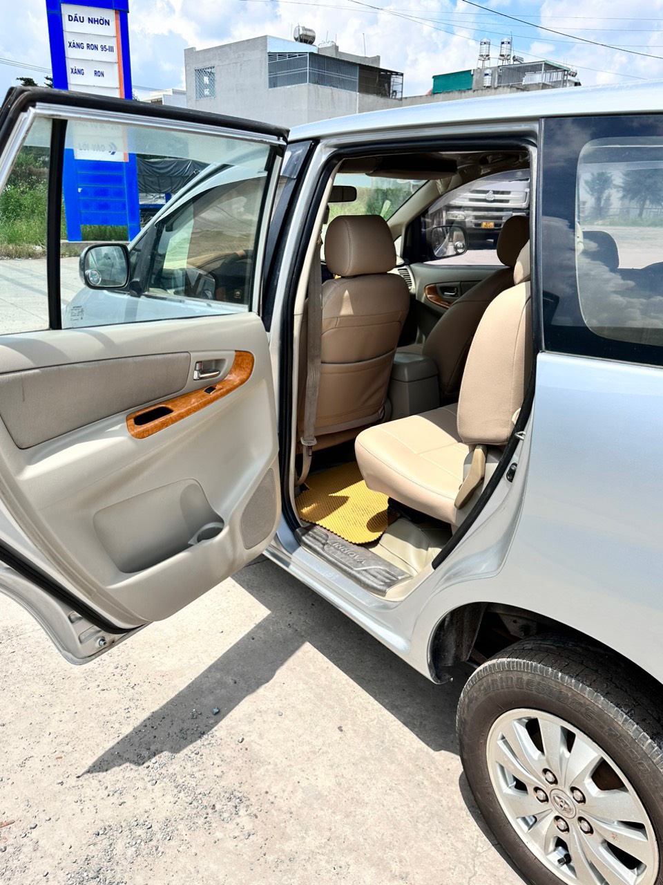 GIA ĐÌNH CẦN BÁN XE INNOVA SẢN XUẤT 2011-2