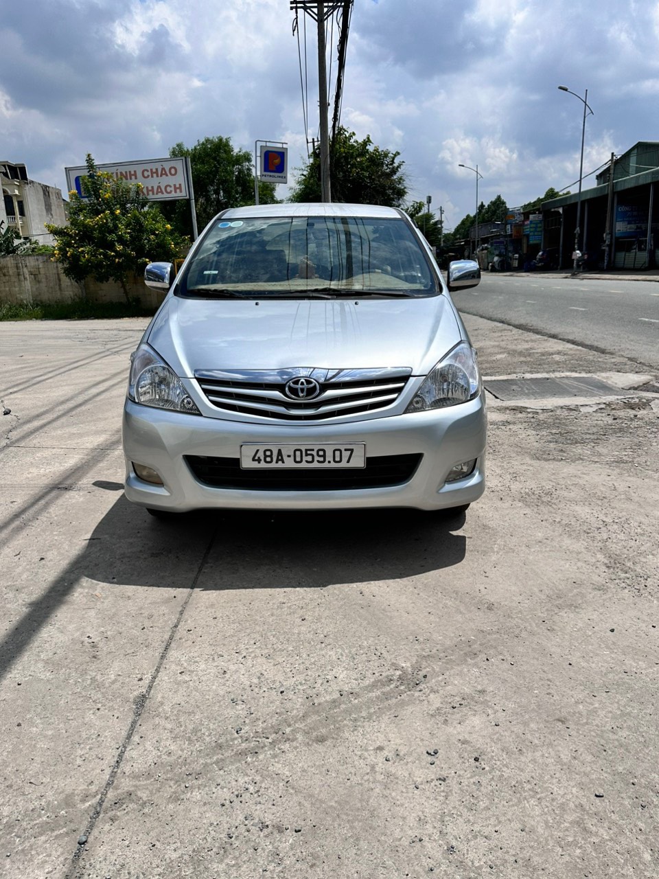 GIA ĐÌNH CẦN BÁN XE INNOVA SẢN XUẤT 2011-3