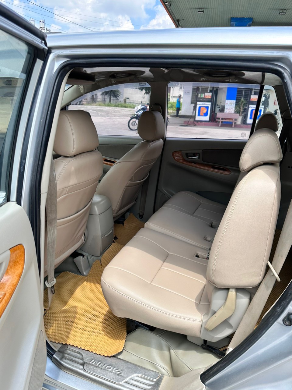 GIA ĐÌNH CẦN BÁN XE INNOVA SẢN XUẤT 2011-6
