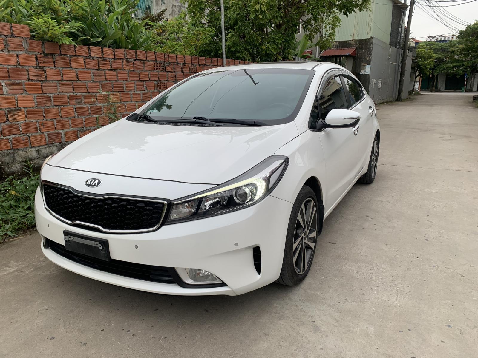 Chính chủ cần bán xe Cerato 1.6 sản xuất 2018-0