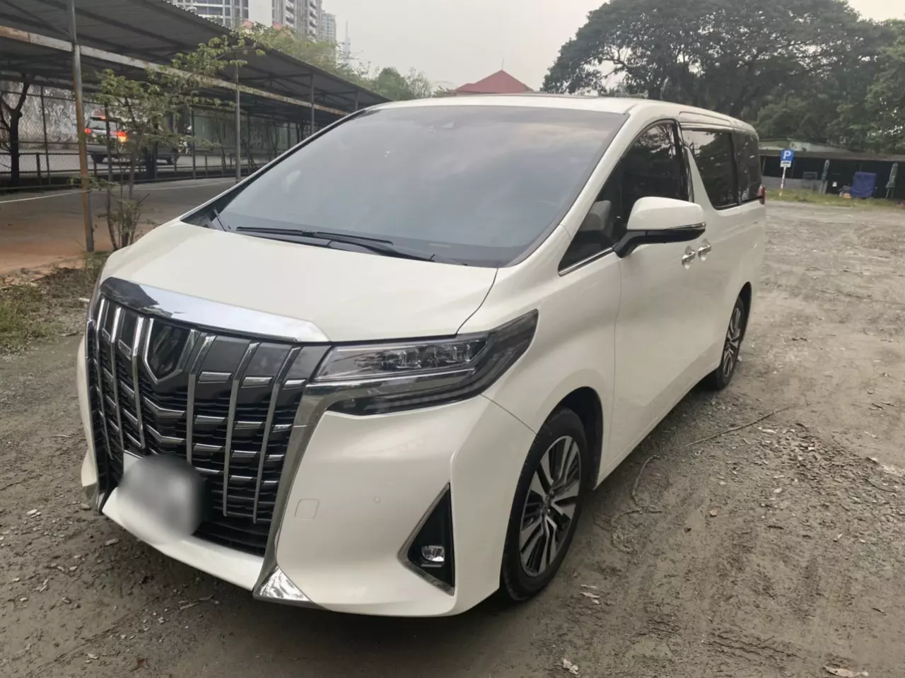 Do không cần nhu cầu sử dụng nữa nên em cần ra đi 1 em chuyên cơ mặt đất Toyota Alphard-1