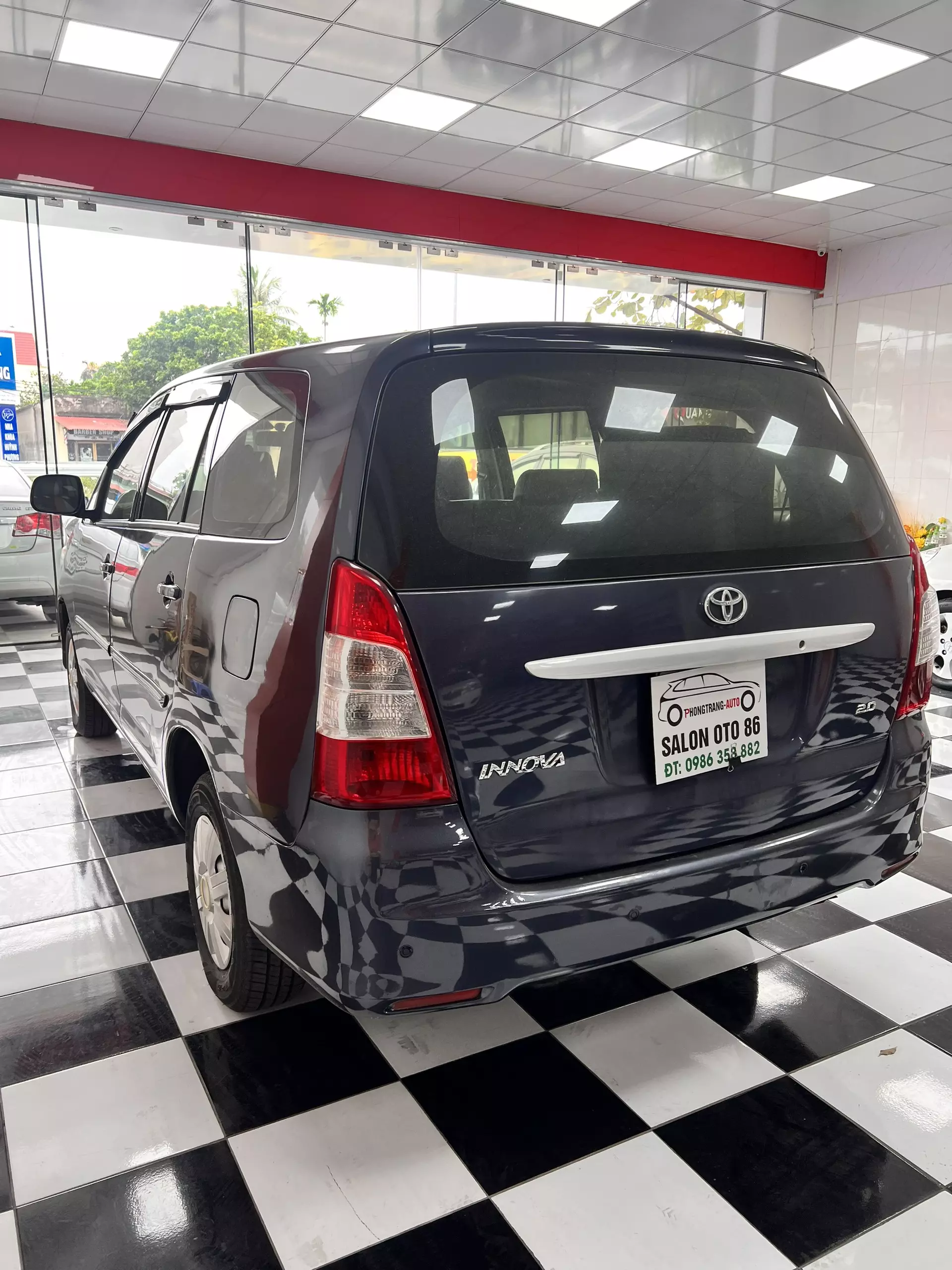 Cần bán chiếc xe Innova 2014 giá : 239tr .-5