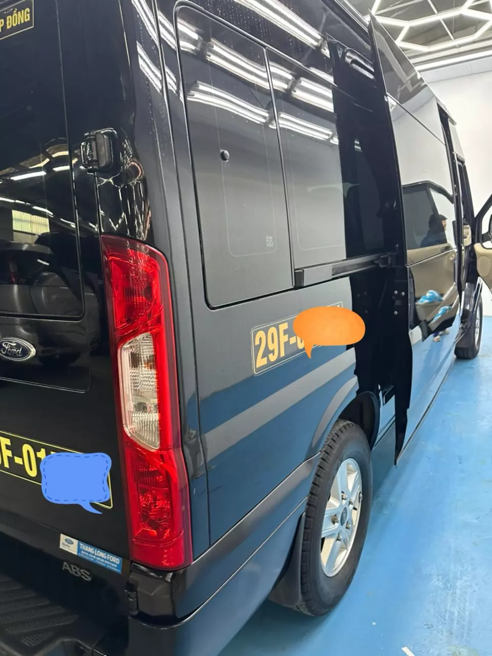 Chính chủ cần bán xe Ford Transit bản trung tháng 11/2021 màu đen sx 2021.-2