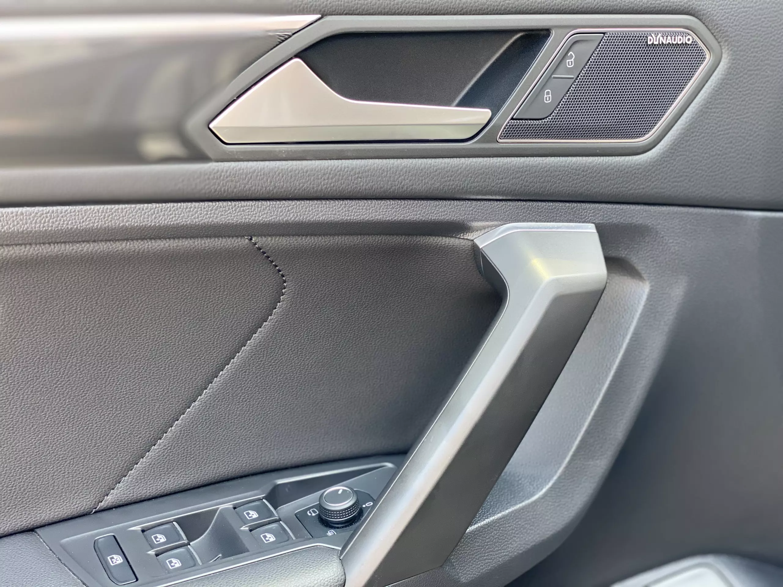 Bán Xe Volkswagen Tiguan 2.0 Luxury S màu Đen, nhập khẩu Mexico, sản xuất 2021, đăng ký 2022, gốc Hà Nội, nhập chính hãn-3