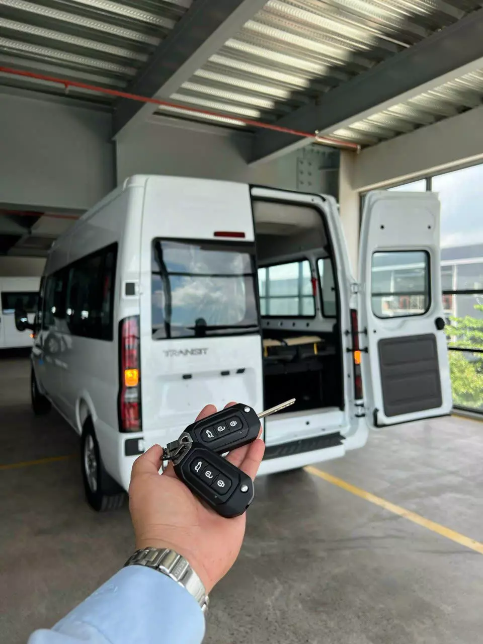 Bán nhanh xe Ford Transit 2023-1