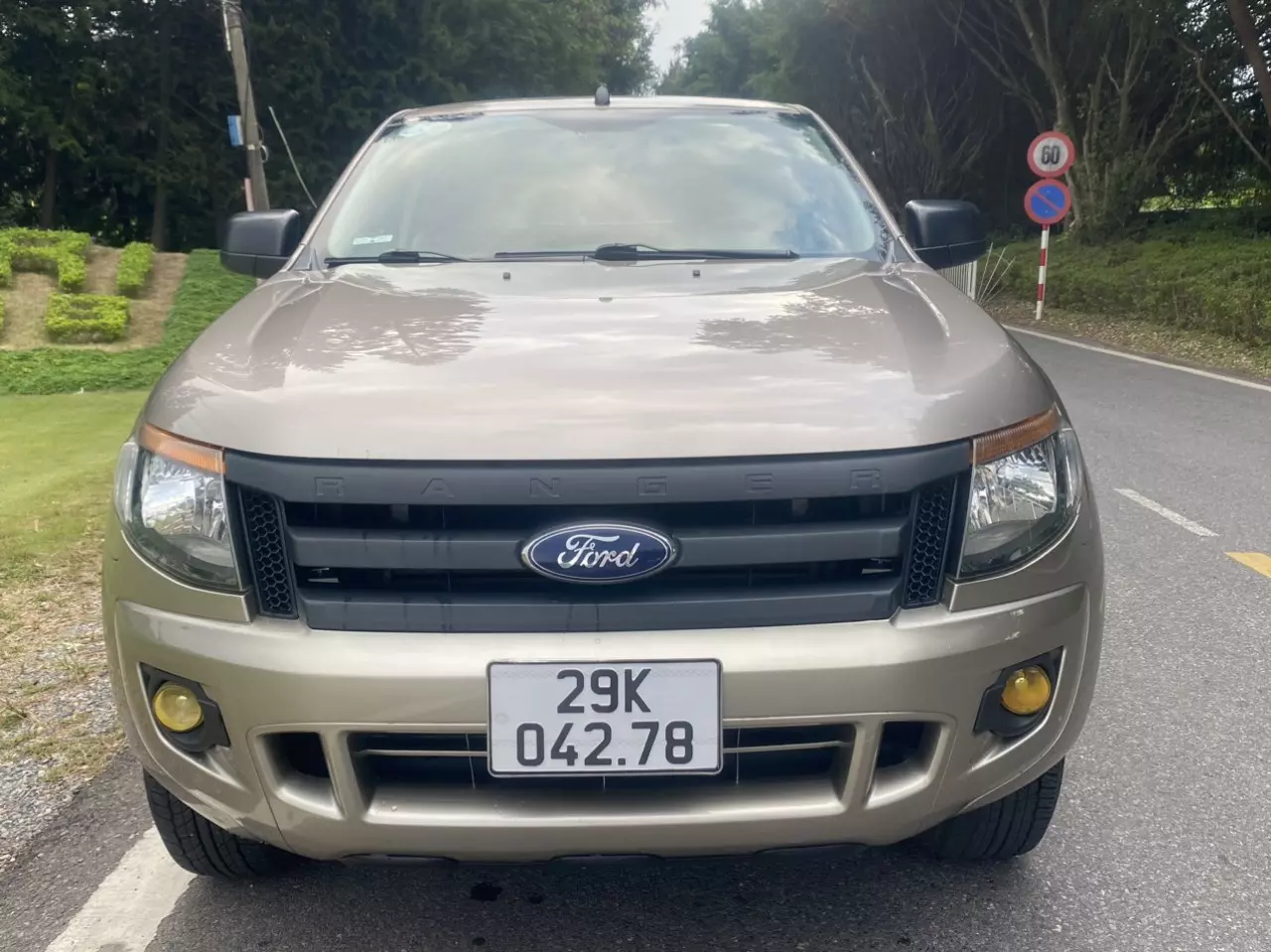 Chính chủ bán xe Ford ranger sx 2013 số sàn 2 cầu-0