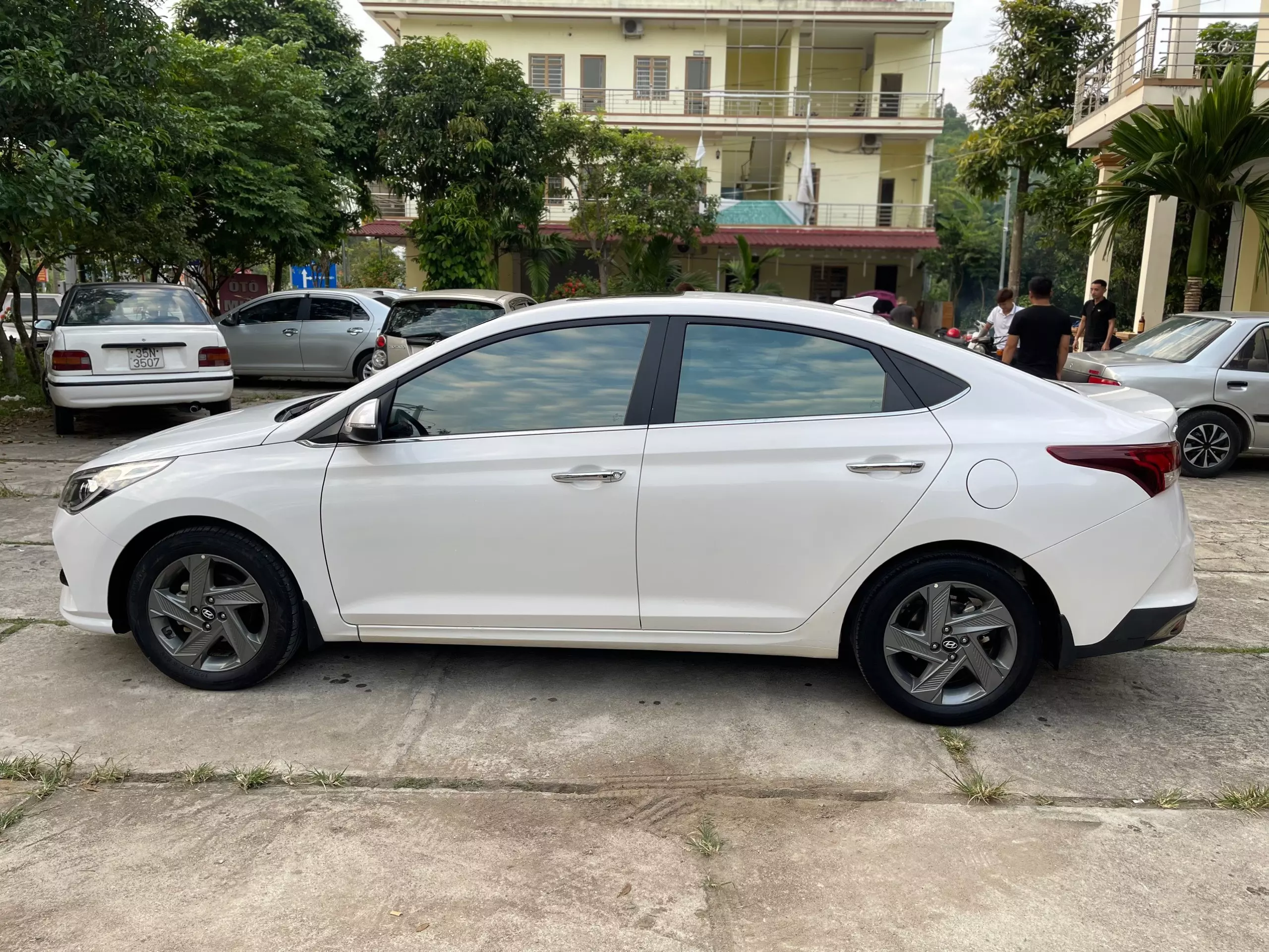 Do muốn lên đời xe nên e muốn cất cánh em xe Hyundai Accent 2021 số tự động, bản ATH, máy 1.4 -2