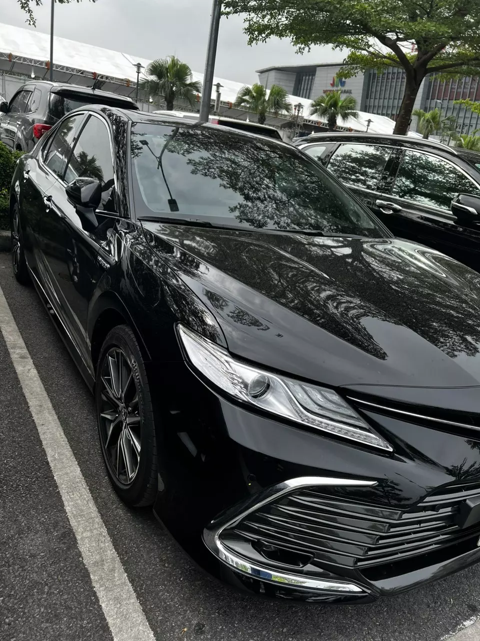 Chính chủ cần bán xe ô tô CAMRY HV 2022, mới 98%, mầu đen!  -1