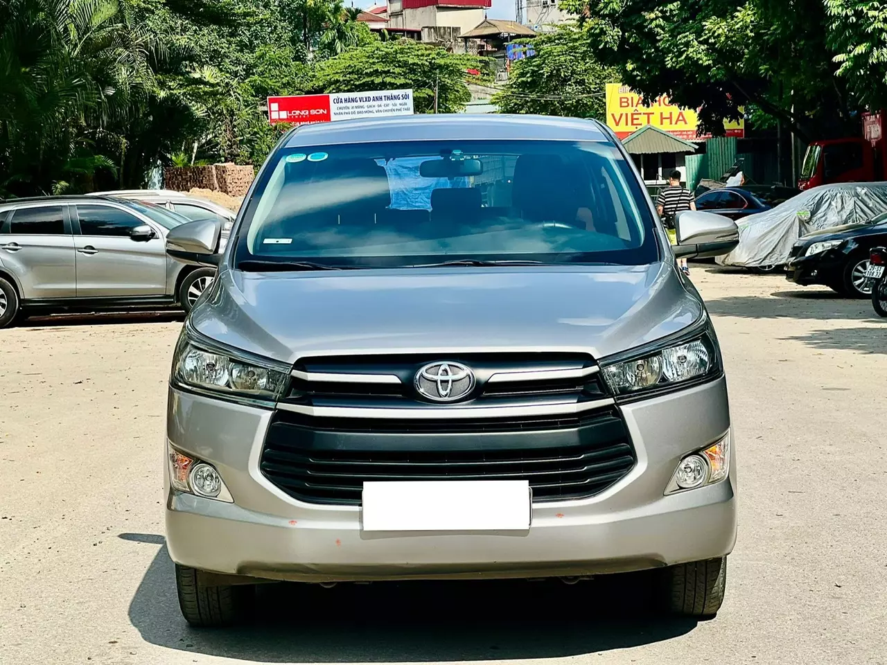 Bán xe Toyota Innova 2.0E đời 2018-0