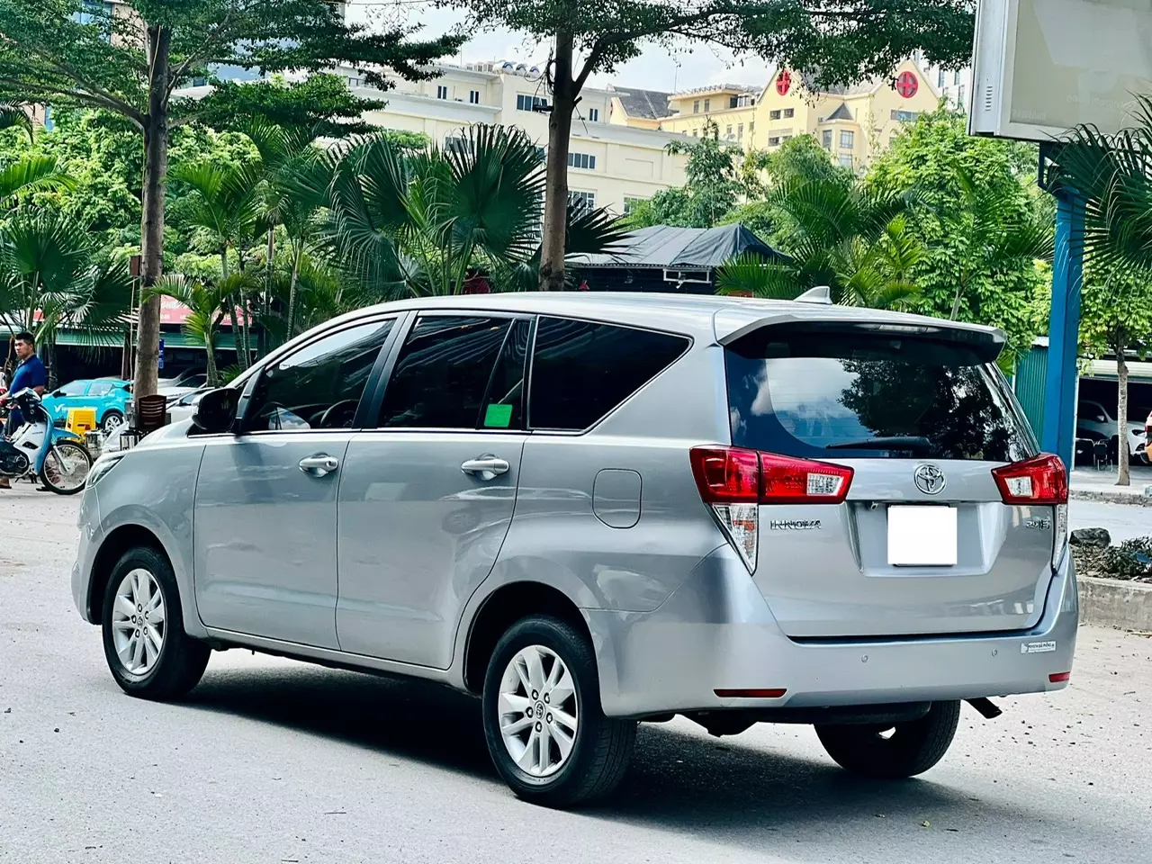 Bán xe Toyota Innova 2.0E đời 2018-3