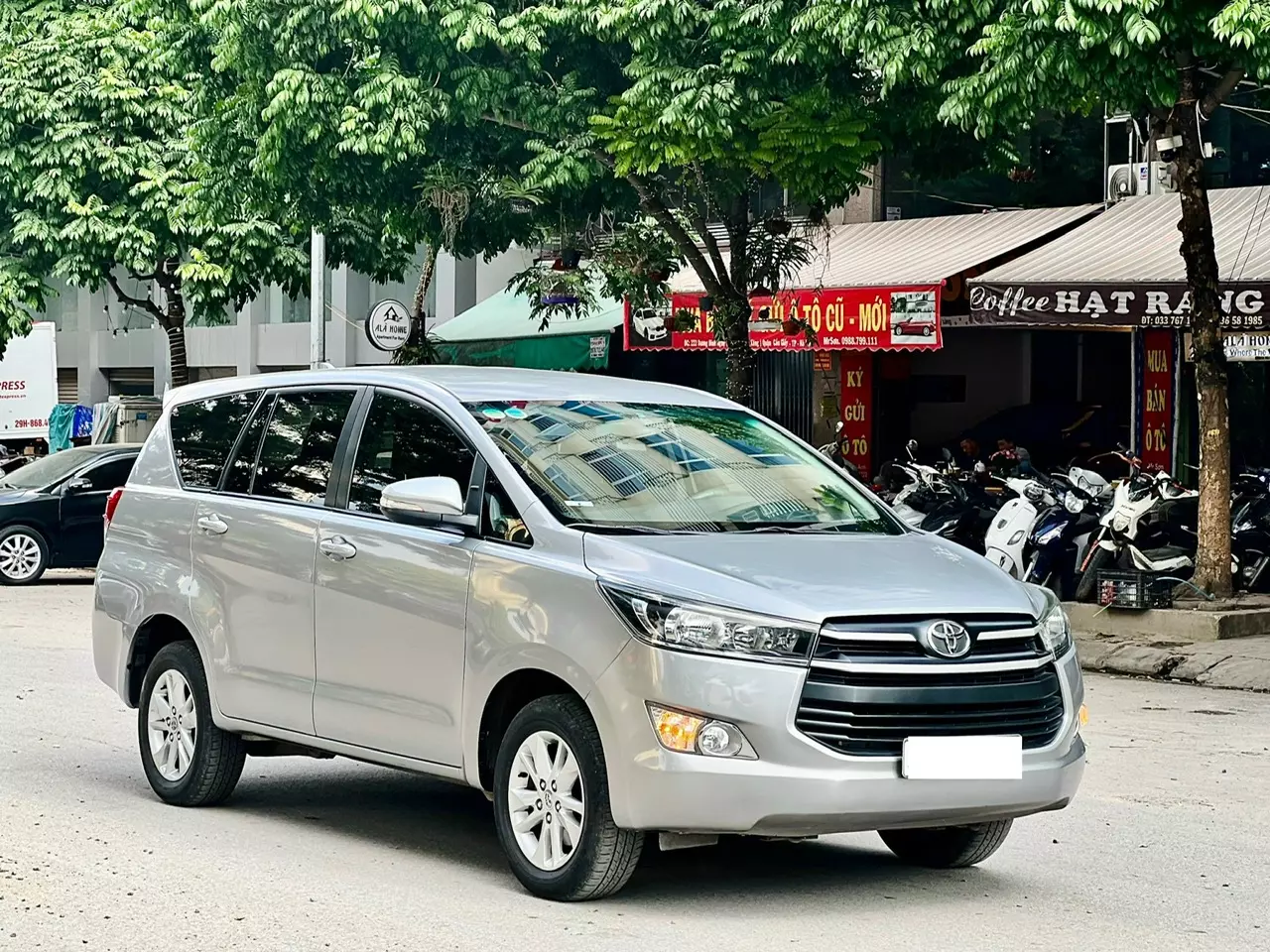 Bán xe Toyota Innova 2.0E đời 2018-1