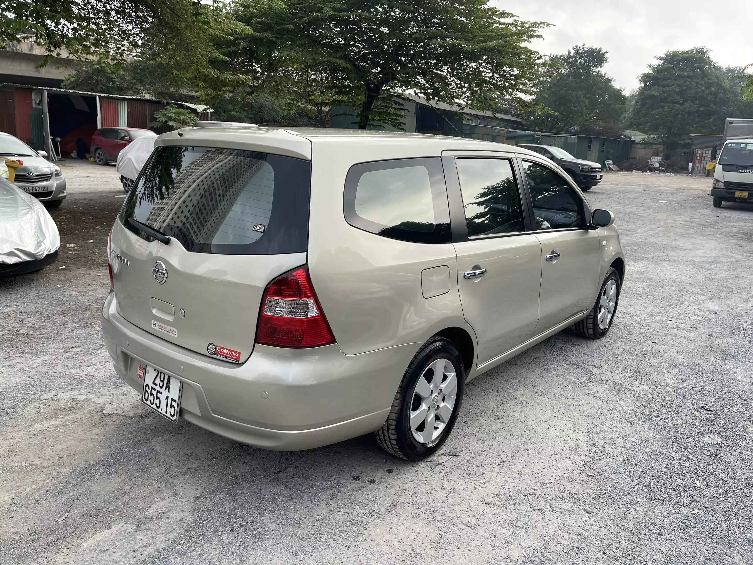 Chính chủ bán xe Nissan Grand Livina  sản xuất 2011, đăng ký lần đầu 2012-4