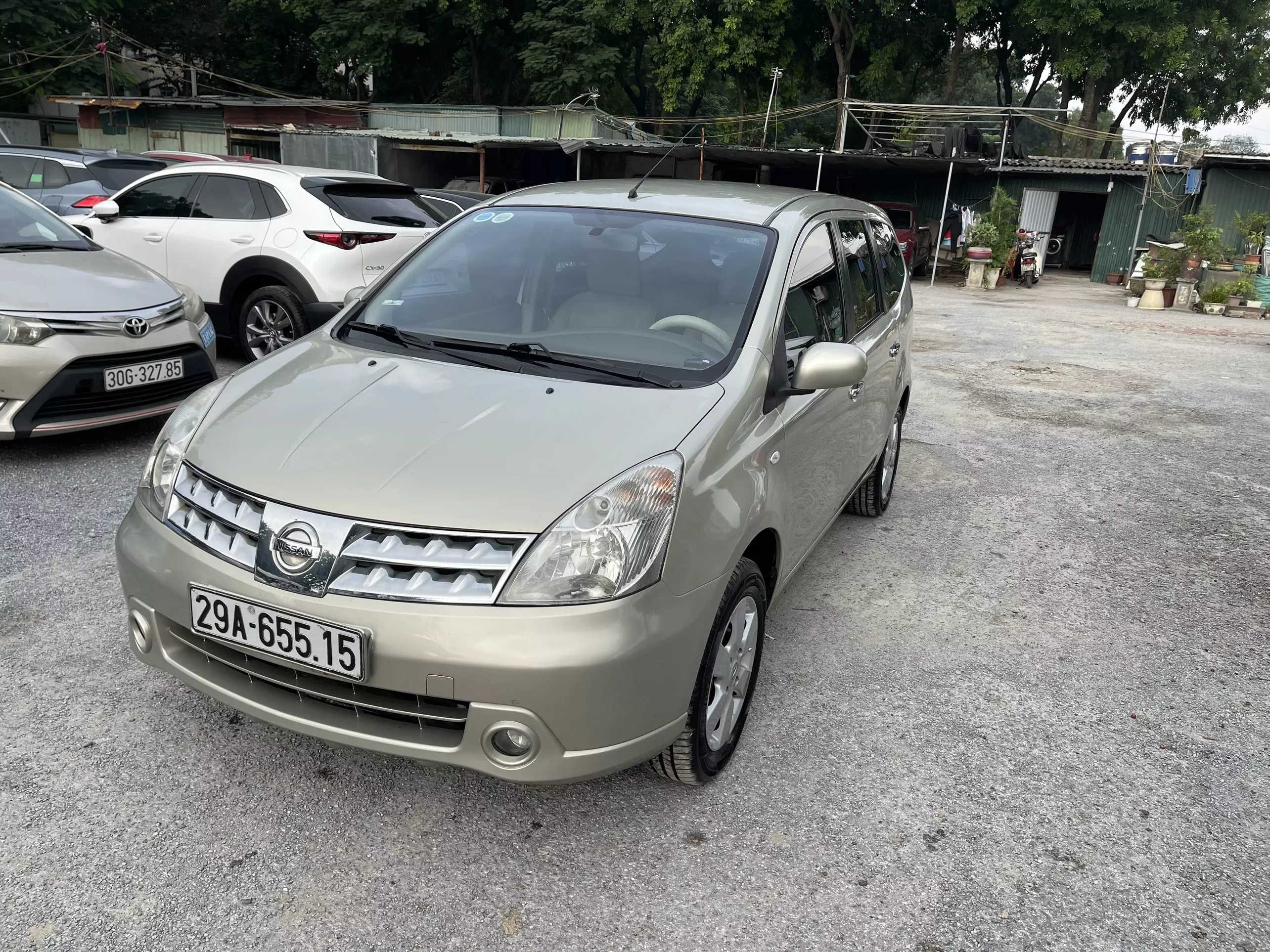 Chính chủ bán xe Nissan Grand Livina  sản xuất 2011, đăng ký lần đầu 2012-5