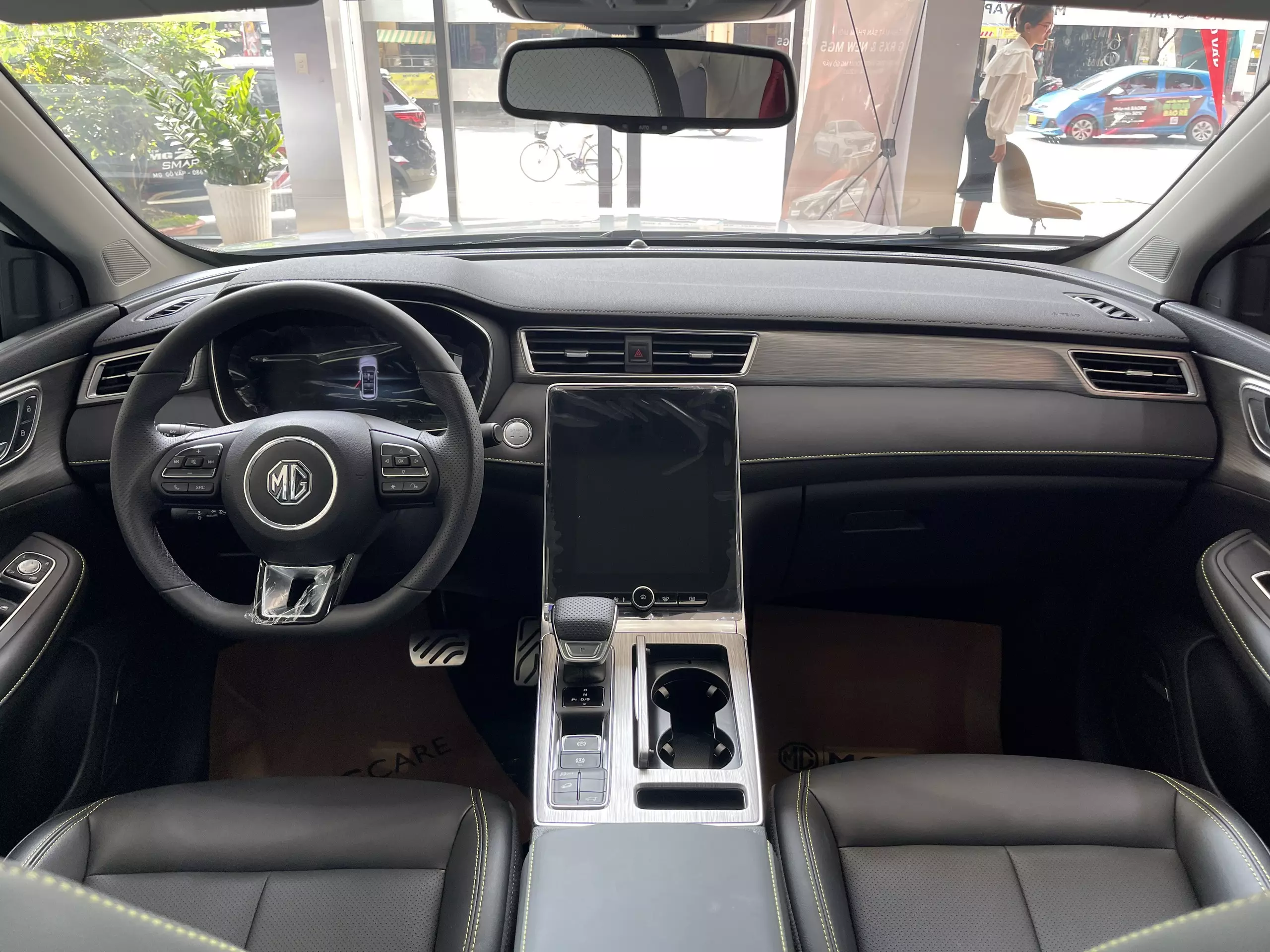 MG RX5 giảm giá còn 699tr, miễn lãi suất ngân hàng 1 năm-1