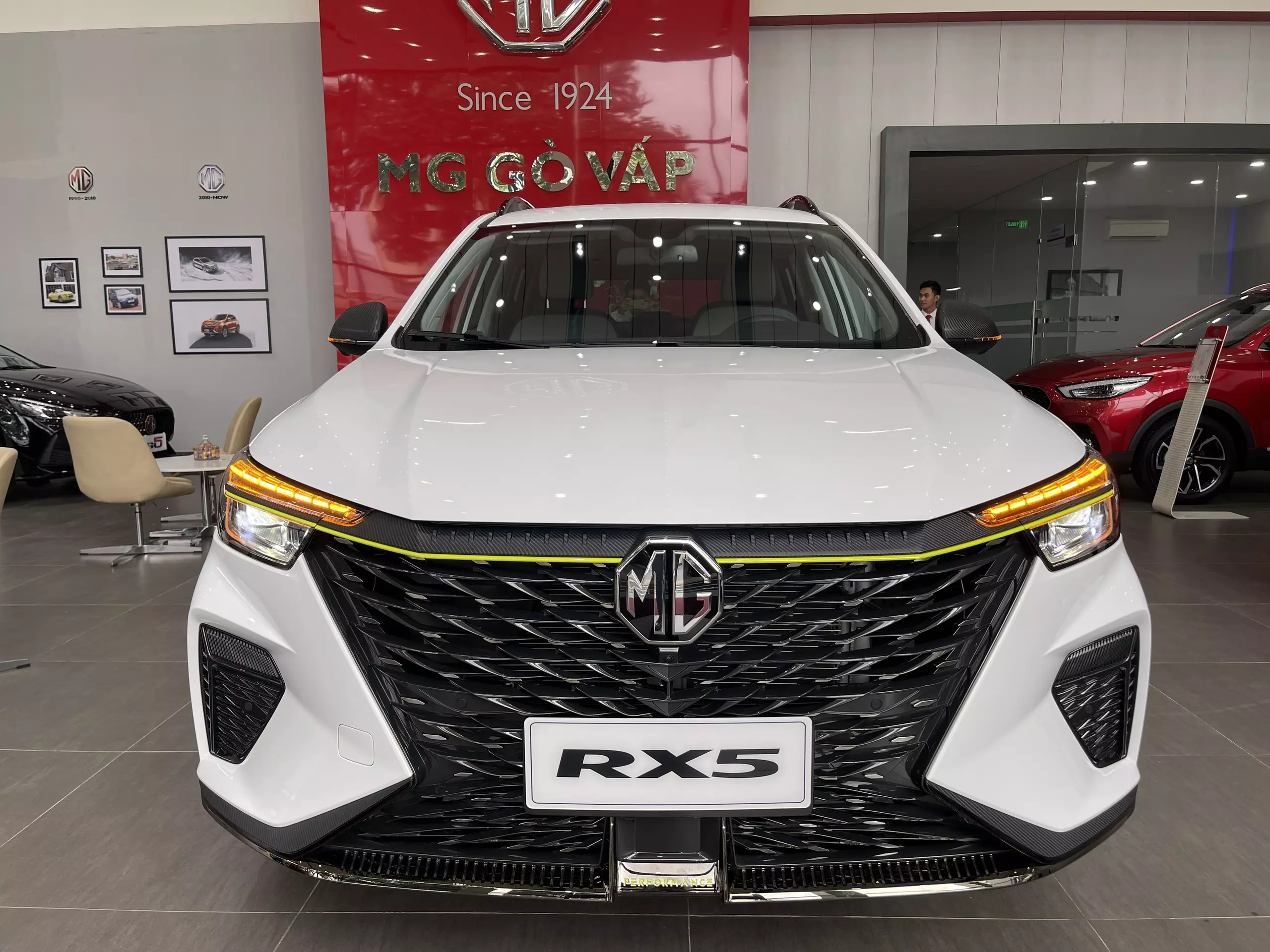 MG RX5 giảm giá còn 699tr, miễn lãi suất ngân hàng 1 năm-5