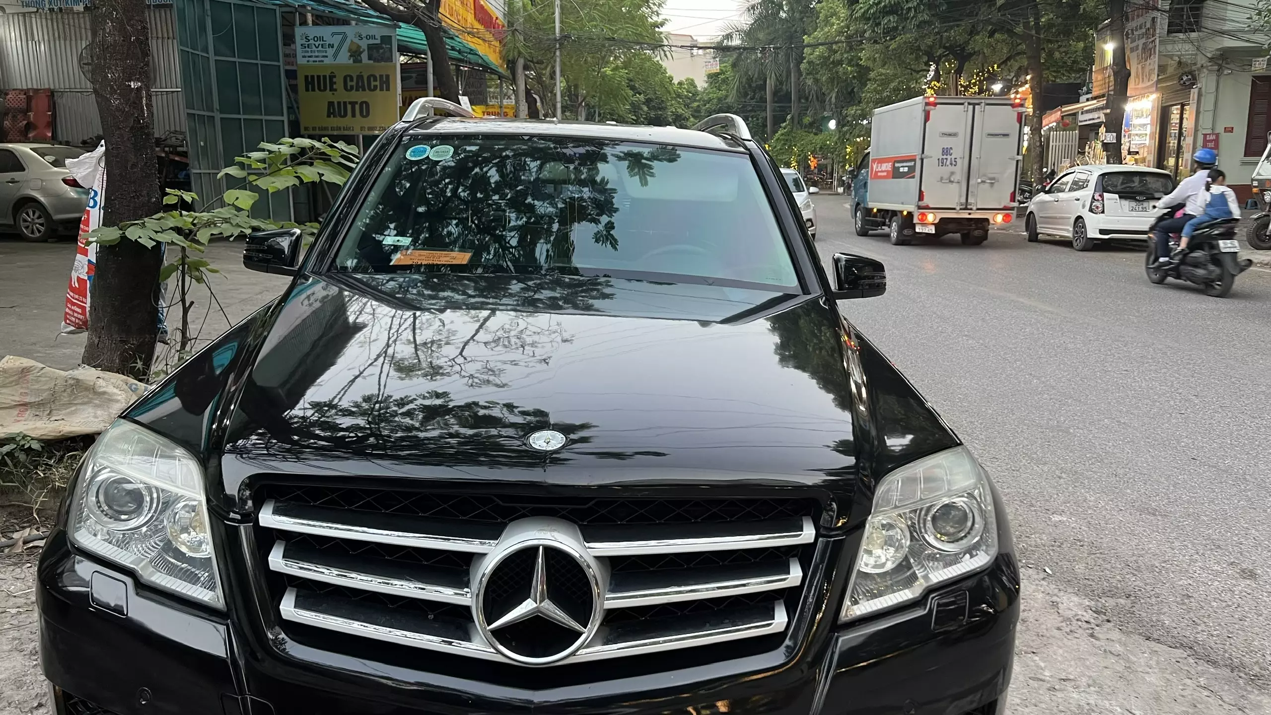Chính chủ nữ bán xe Mercedes Benz GLK 300 4Matic sx 2010 màu đen-3
