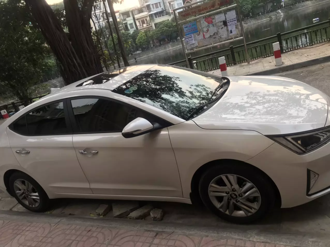 Chính chủ cần bán : HUYNDAI-ELANTRA 1.6 AT sx 2021 màu Trắng. -3