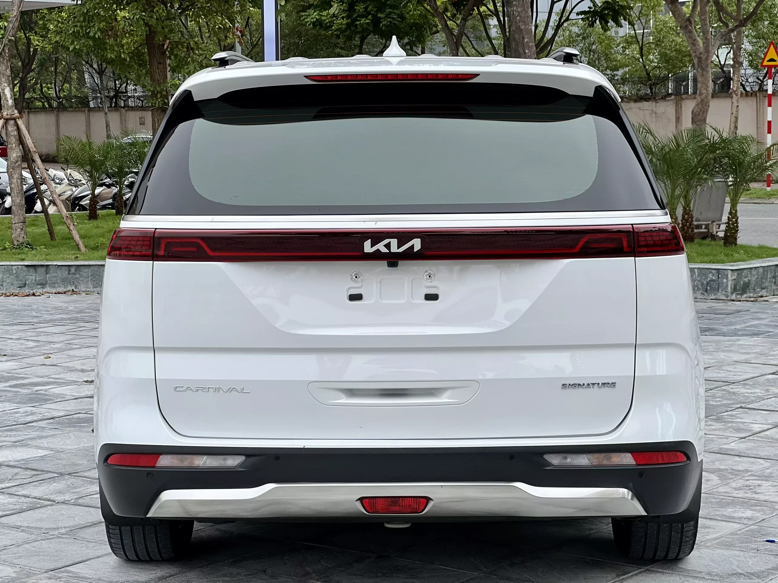 Kia Carnival Signature model 2023 siêu lướt .-0