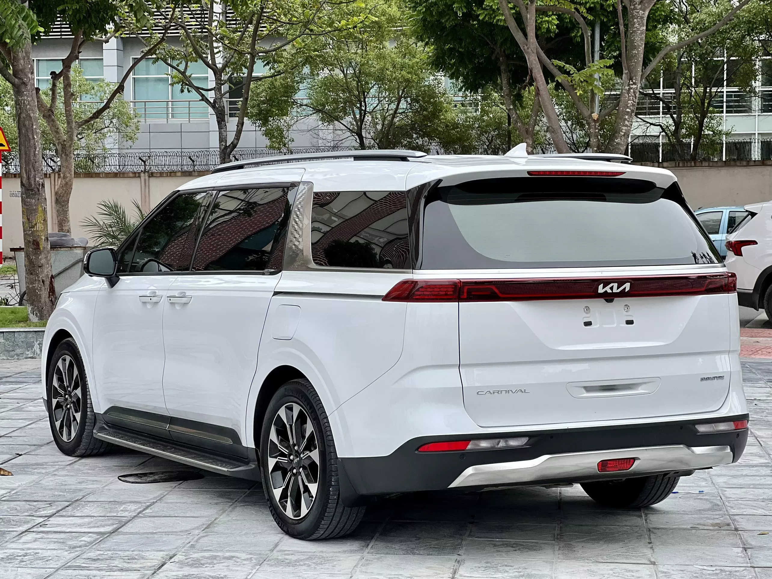 Kia Carnival Signature model 2023 siêu lướt .-2