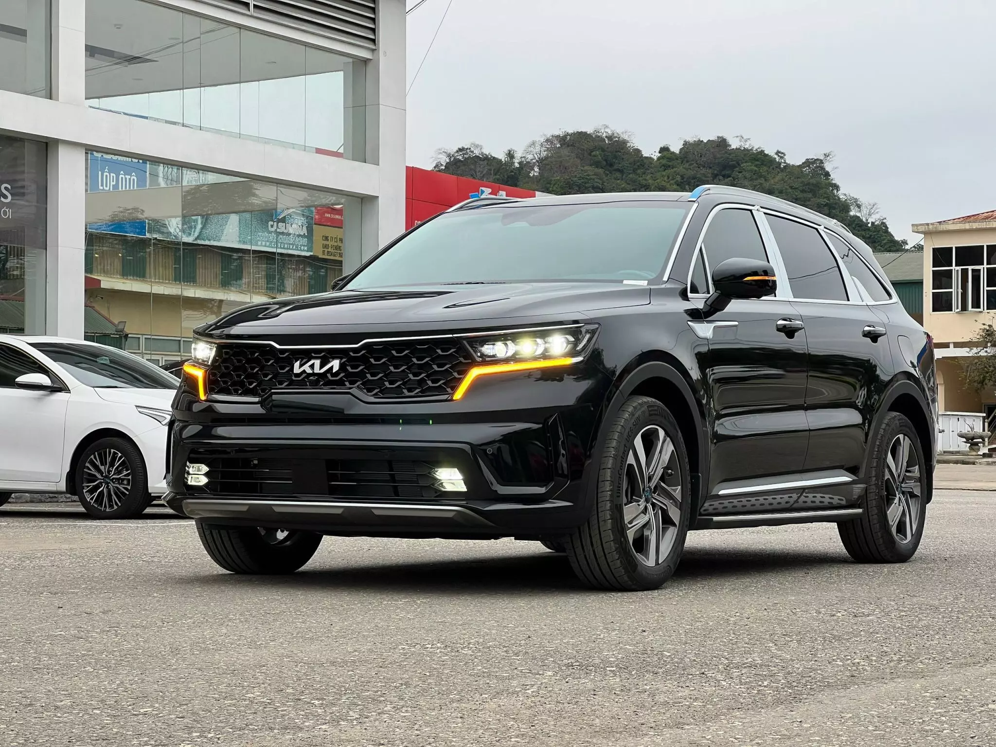 BÁN XE TRƯNG BÀY TẠI SHOWROOM: KIA SORENTO 2.2D PREMIUM -VIN2022-1