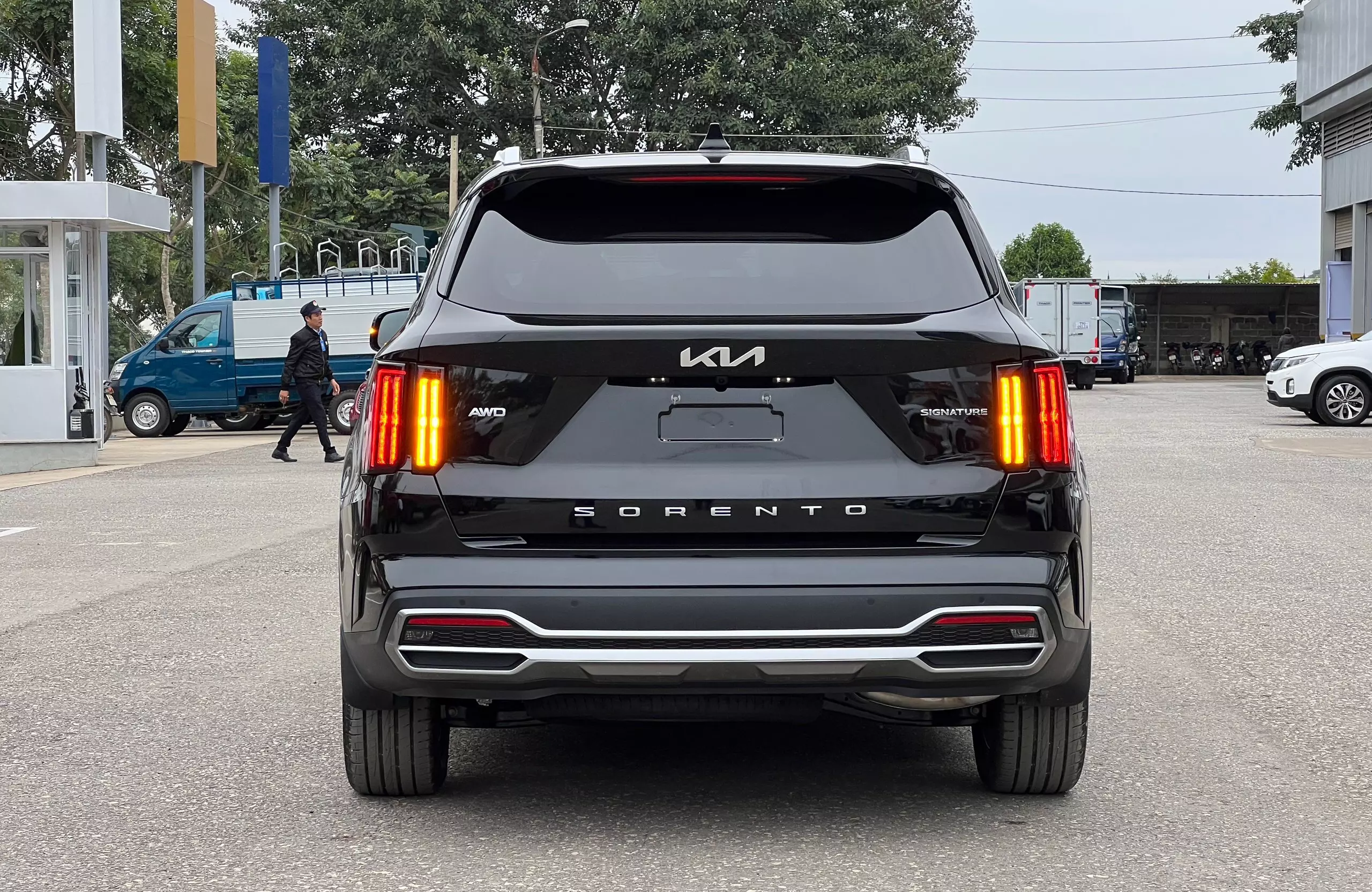 BÁN XE TRƯNG BÀY TẠI SHOWROOM: KIA SORENTO 2.2D PREMIUM -VIN2022-3