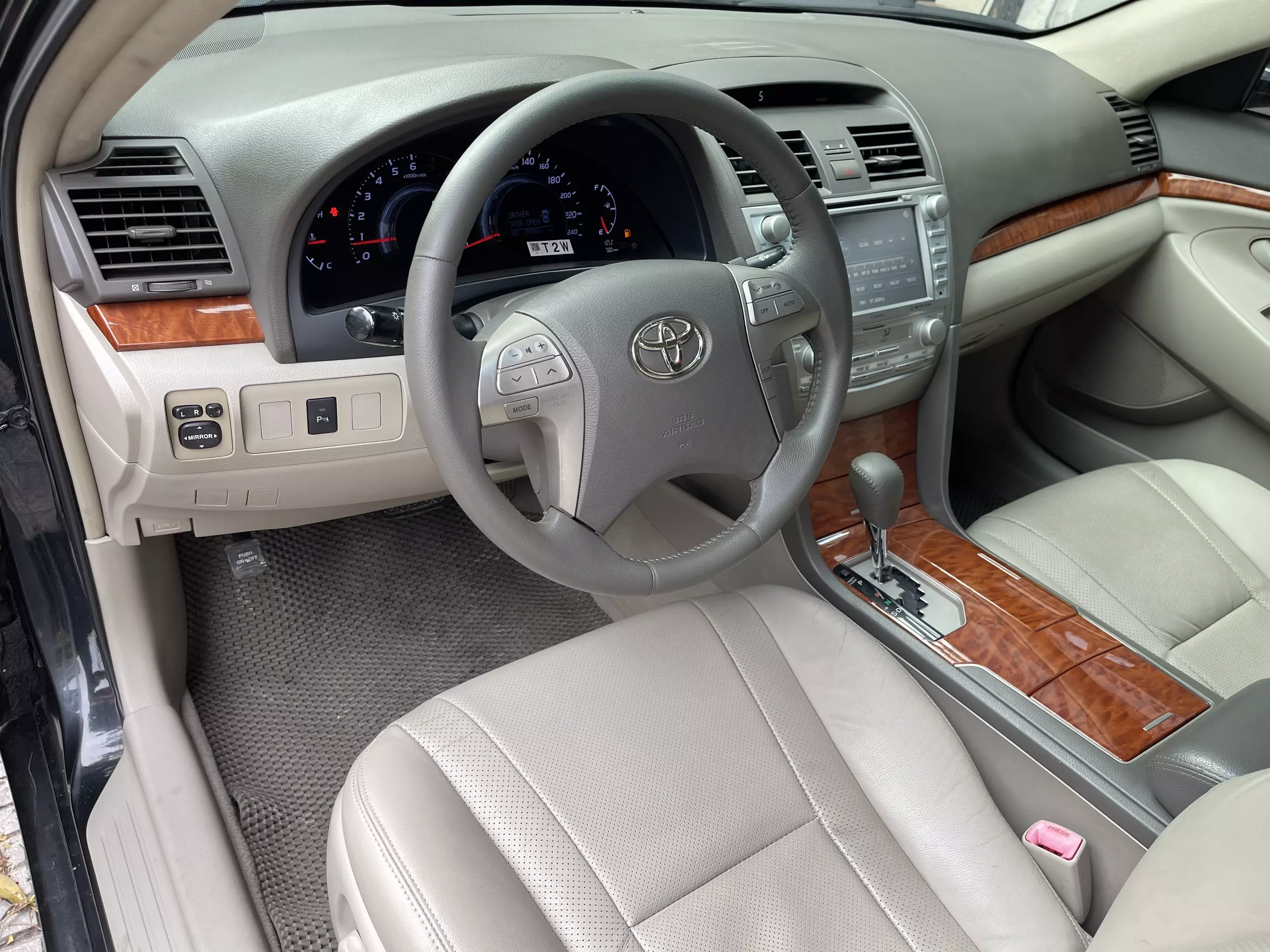 Chính chủ cần bán Toyota Camry 2.4G sx 2010 đk lđ 2011 -4