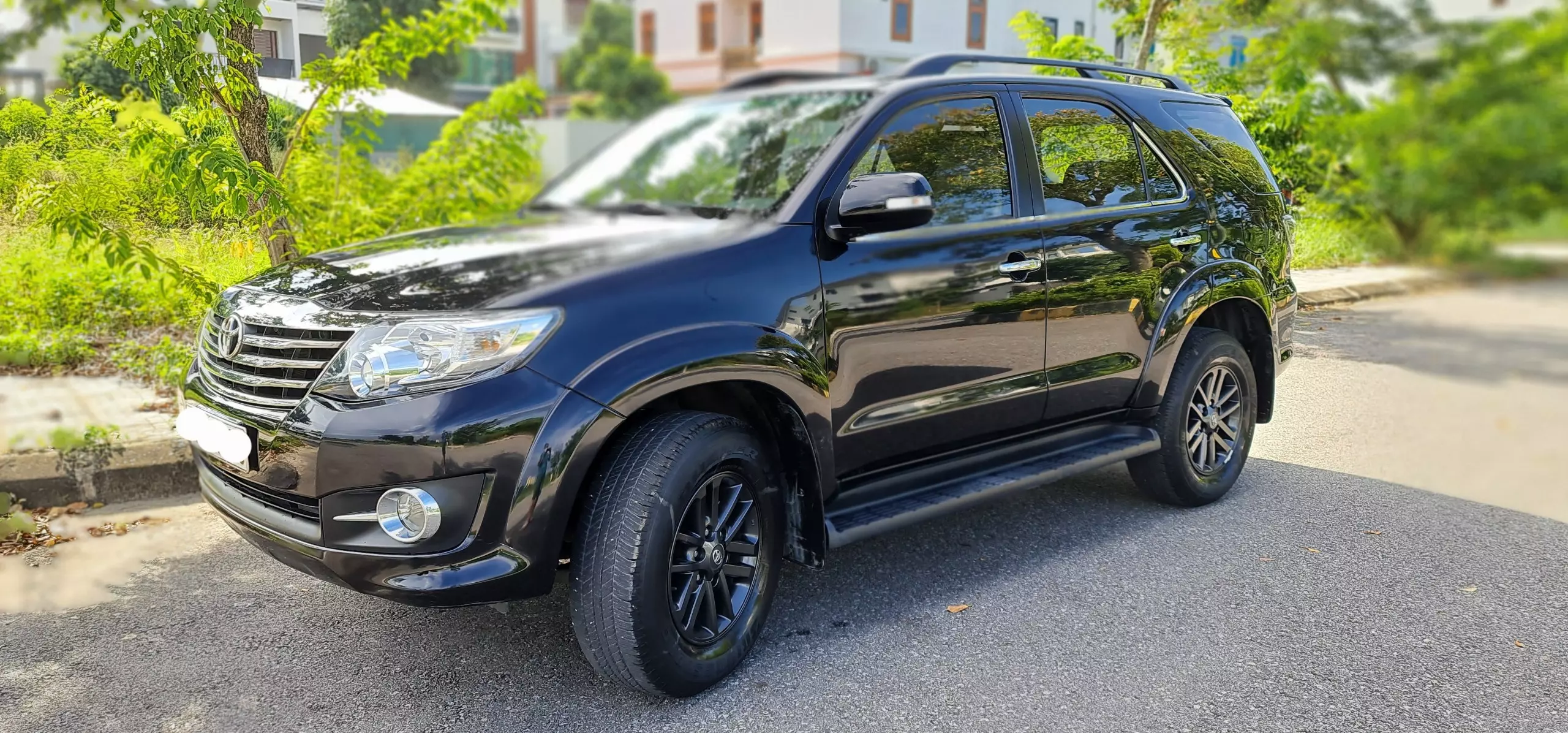 Chính chủ bán xe Toyota Fortuner đời 2015 màu đen nội thất kem, 2.7 một cầu máy xăng số tự động.-1