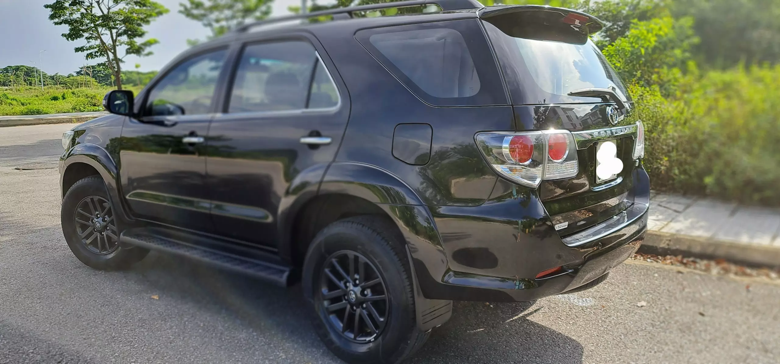 Chính chủ bán xe Toyota Fortuner đời 2015 màu đen nội thất kem, 2.7 một cầu máy xăng số tự động.-3