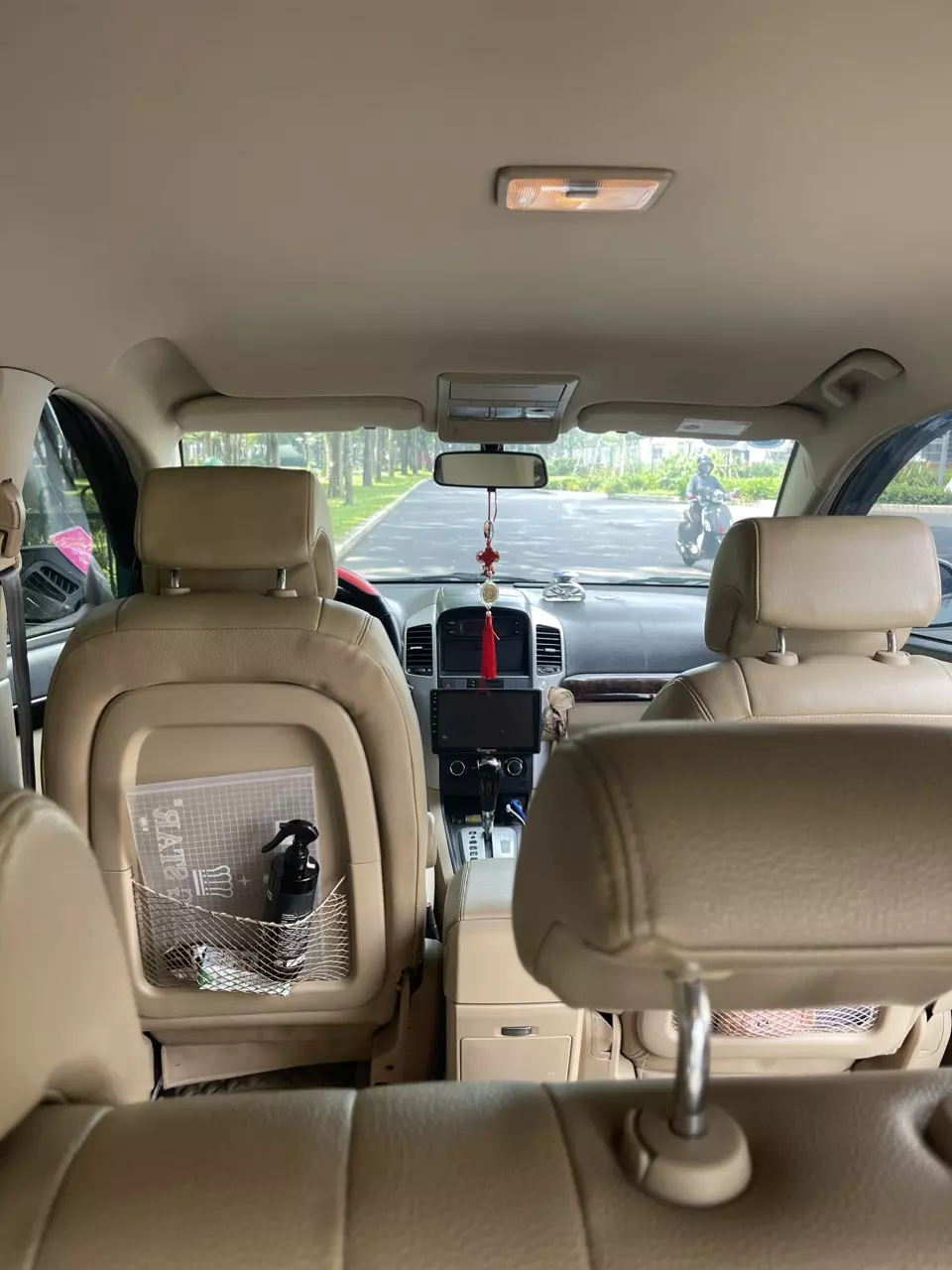 Có nhu cầu lên đời sau khi chạy một thời gian may mắn. Biển số TP HCM - đẹp - Chevrolet Captiva 7 chỗ, máy xăng, đời 201-2