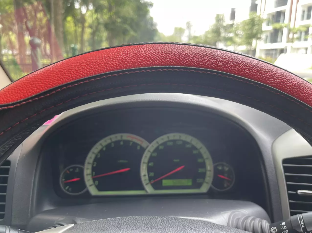 Có nhu cầu lên đời sau khi chạy một thời gian may mắn. Biển số TP HCM - đẹp - Chevrolet Captiva 7 chỗ, máy xăng, đời 201-1