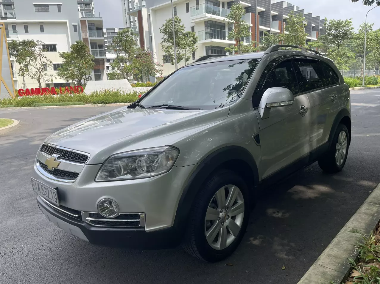Có nhu cầu lên đời sau khi chạy một thời gian may mắn. Biển số TP HCM - đẹp - Chevrolet Captiva 7 chỗ, máy xăng, đời 201-7