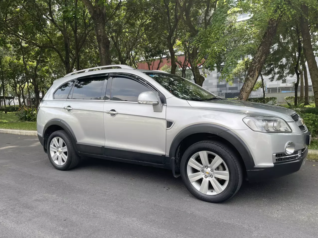 Có nhu cầu lên đời sau khi chạy một thời gian may mắn. Biển số TP HCM - đẹp - Chevrolet Captiva 7 chỗ, máy xăng, đời 201-6