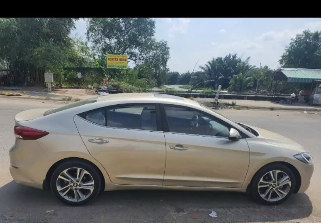 Chính chủ Cần Bán xe HYUNDAI Elantra 5 Chỗ -4