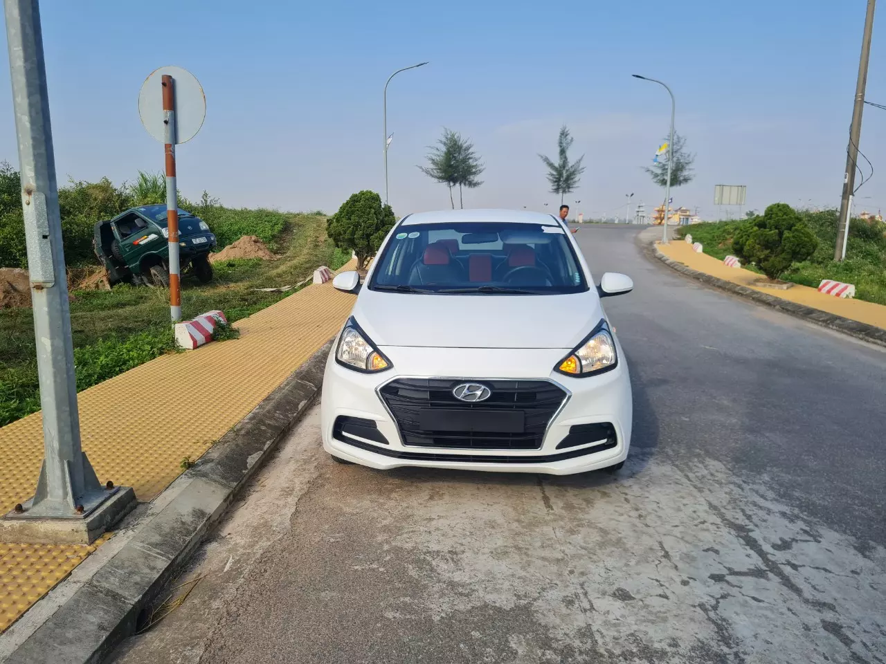 Chính chủ bán xe Hyundai i10 màu trắng sedan 2 đầu.-0