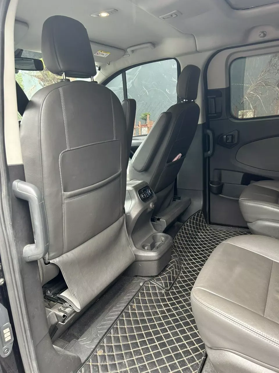 Chính chủ bán xe Ford Tourneo Titanium-1