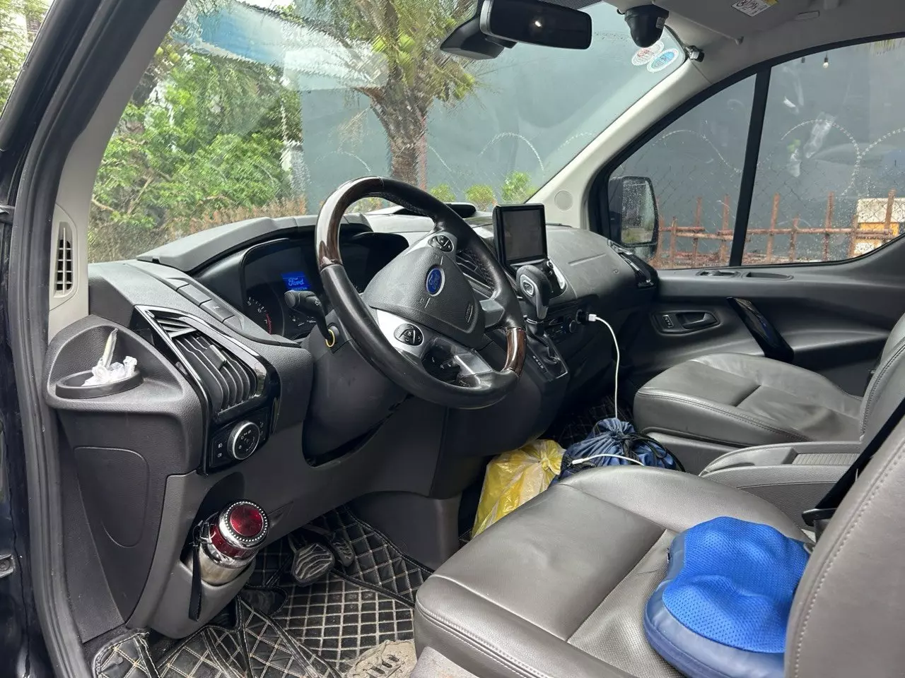 Chính chủ bán xe Ford Tourneo Titanium-4