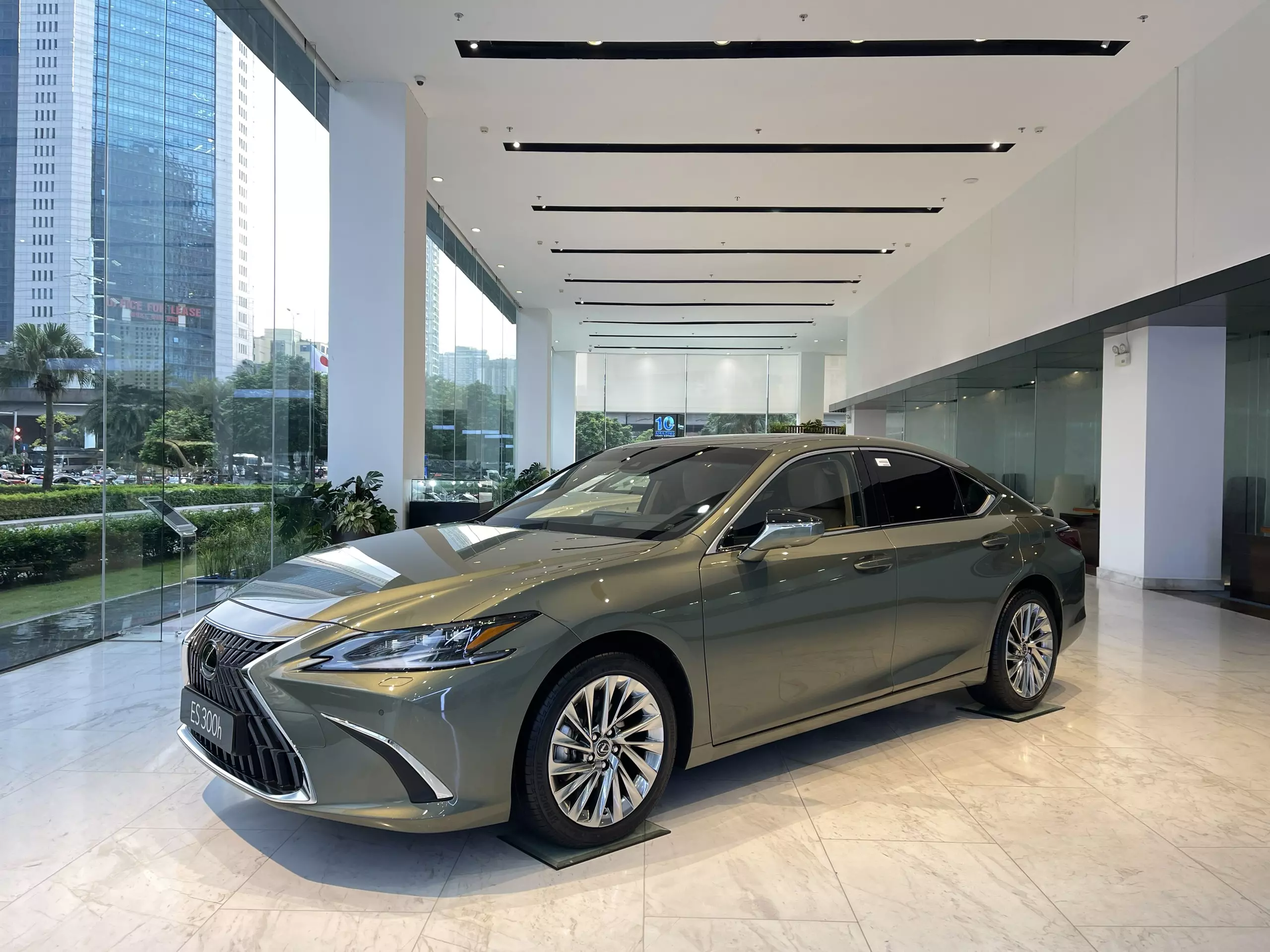 Lexus là thương hiệu xe sang đến từ Nhật Bản  Bảng giá xe Lexus 2023 mới nhất-0