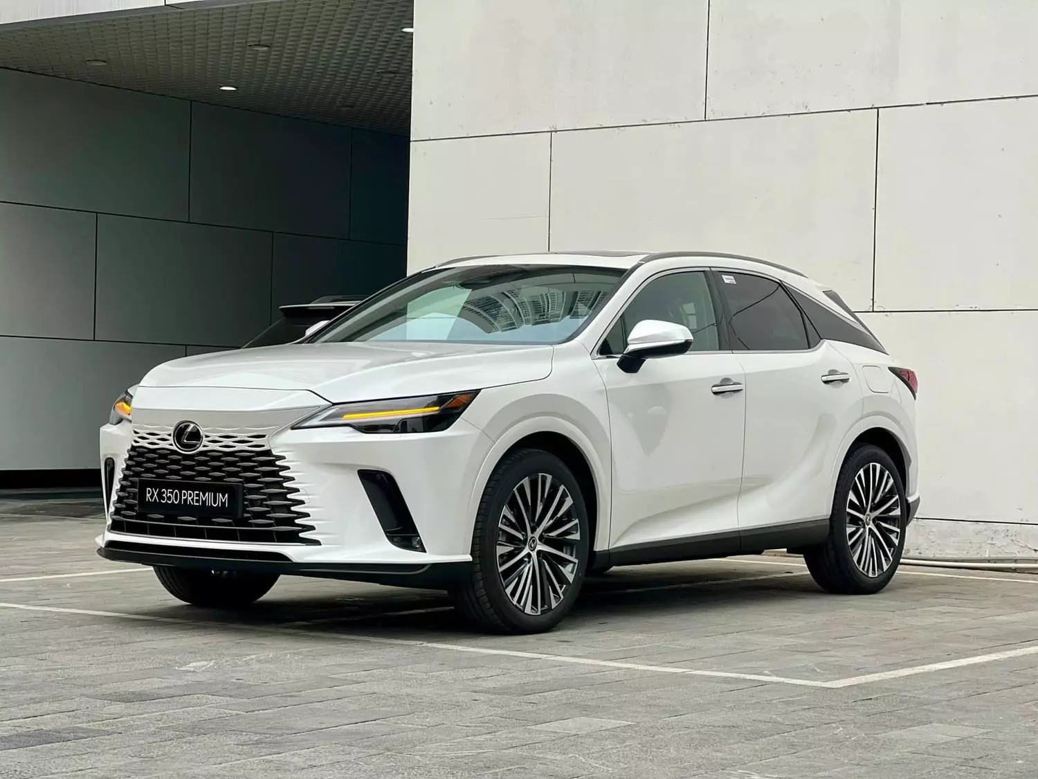 Lexus là thương hiệu xe sang đến từ Nhật Bản  Bảng giá xe Lexus 2023 mới nhất-4