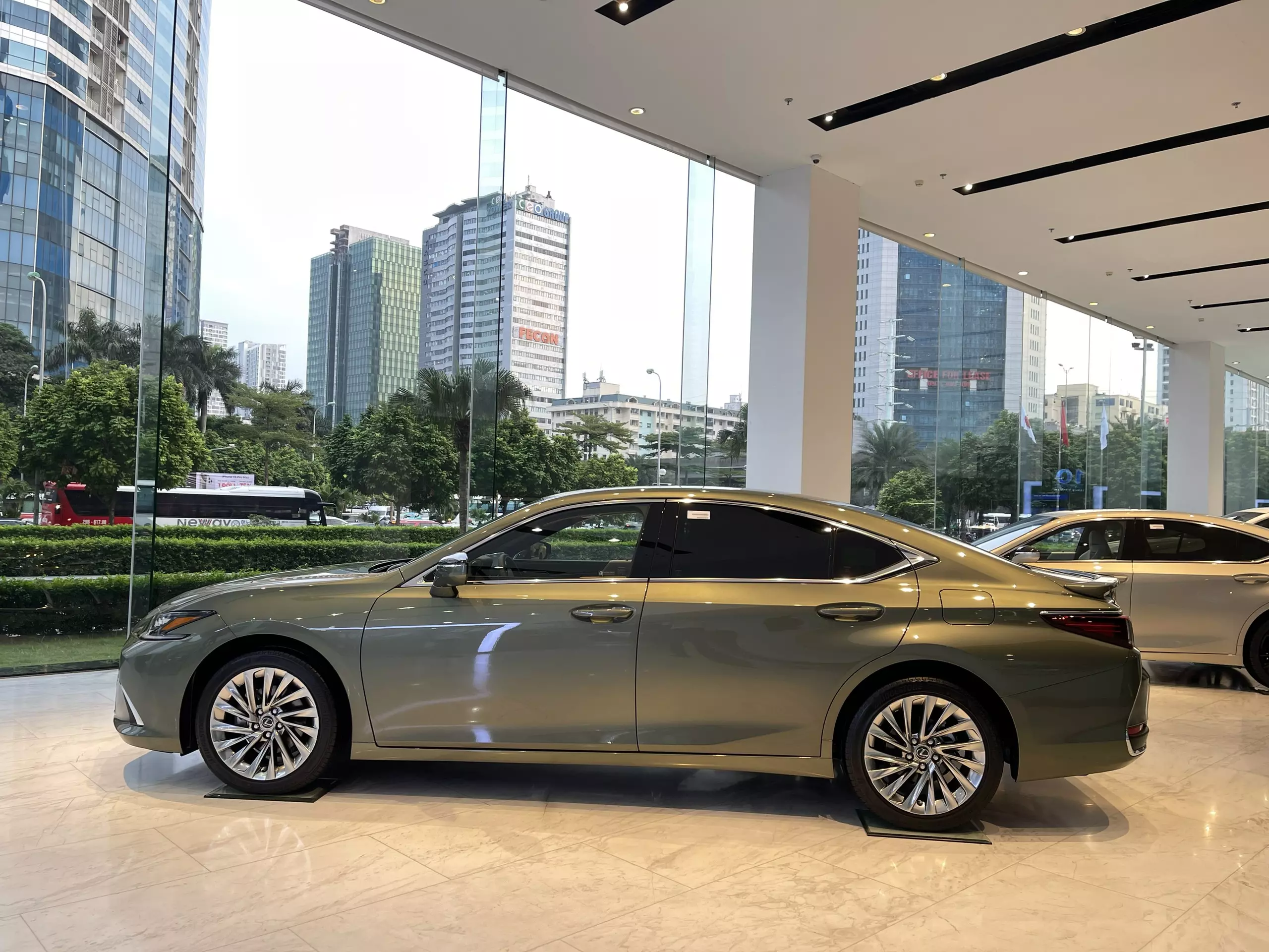 Lexus là thương hiệu xe sang đến từ Nhật Bản  Bảng giá xe Lexus 2023 mới nhất-9