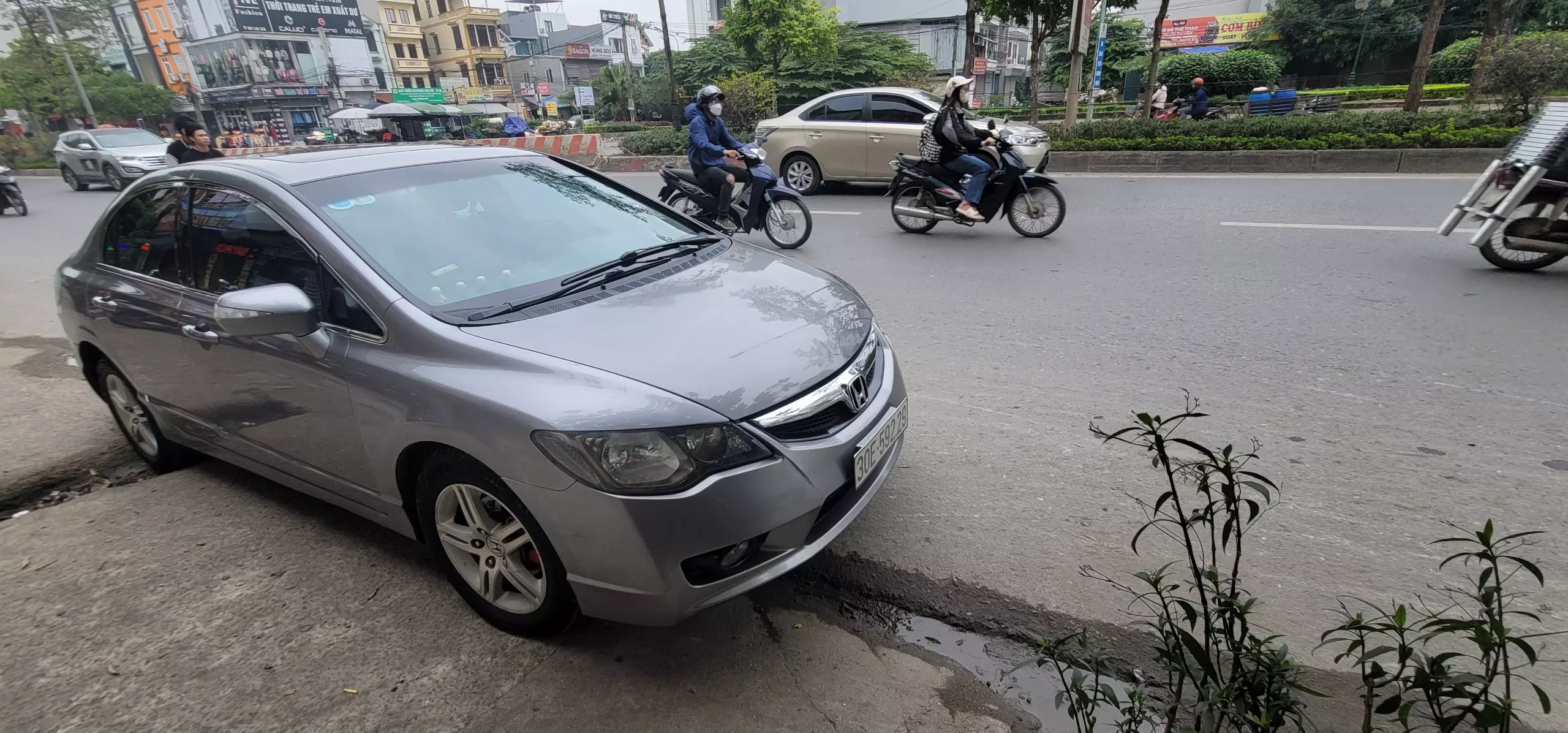 CHÍNH CHỦ CẦN BÁN XE CIVIC SẢN XUẤT NĂM 2009 BẢN 2.0 AT -2