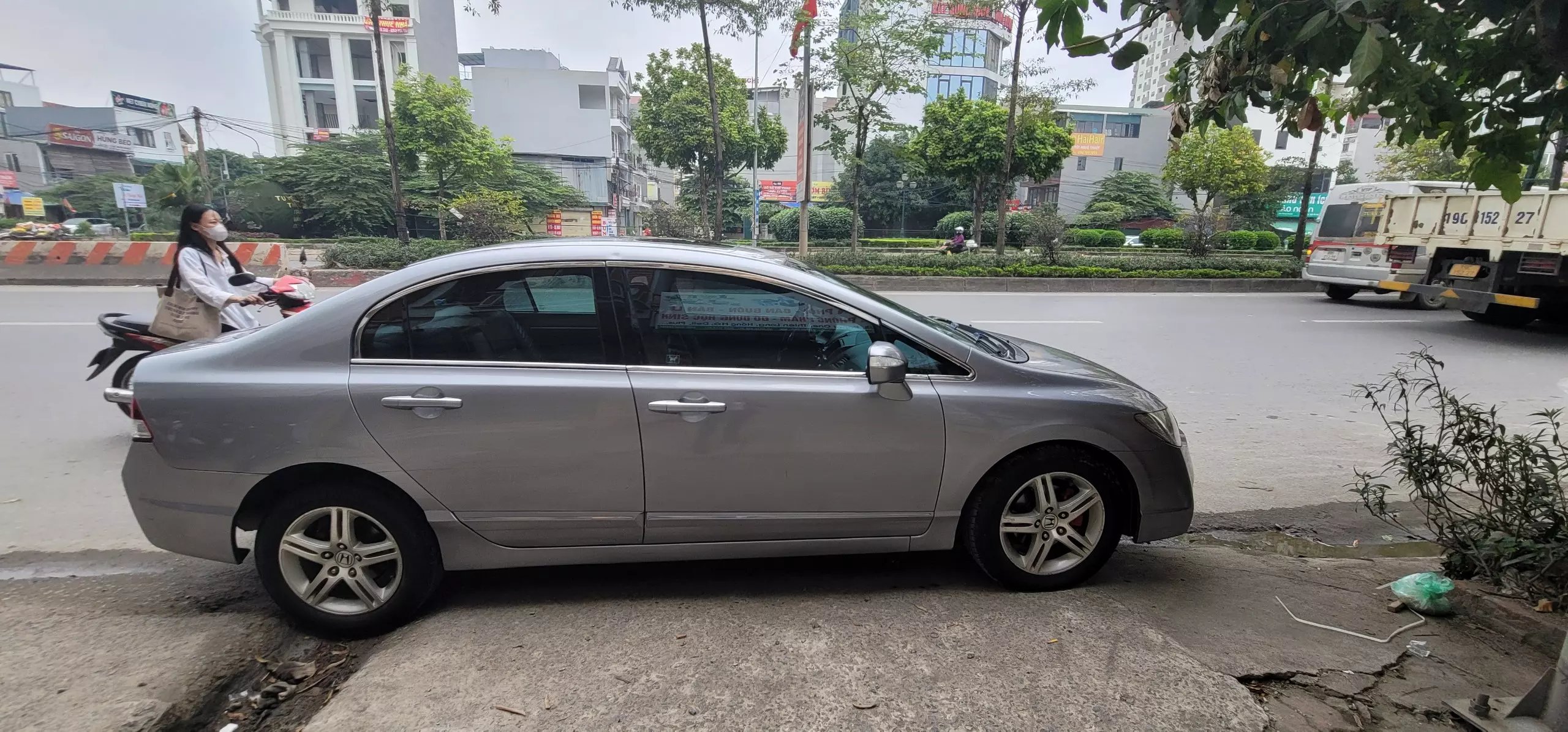 CHÍNH CHỦ CẦN BÁN XE CIVIC SẢN XUẤT NĂM 2009 BẢN 2.0 AT -1