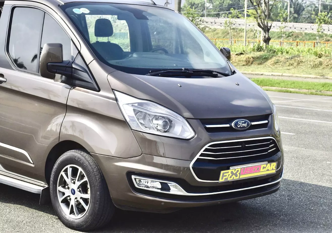 Bán Xe Ford Tourneo Titanium 2019, nhập chính hãng-0